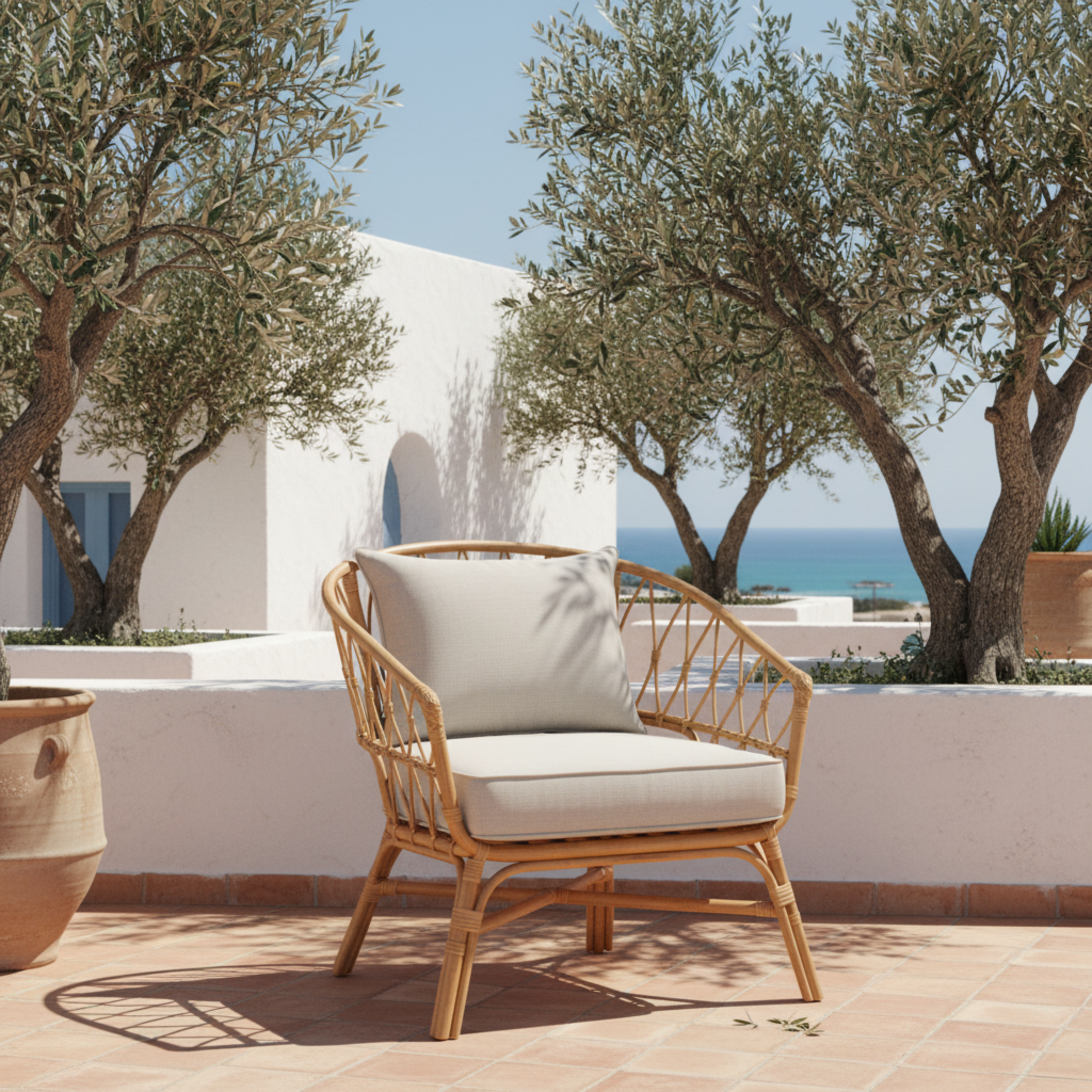 Chaise en Rotin avec Coussin Robuste – Confort Naturel & Élégance en Tunisie