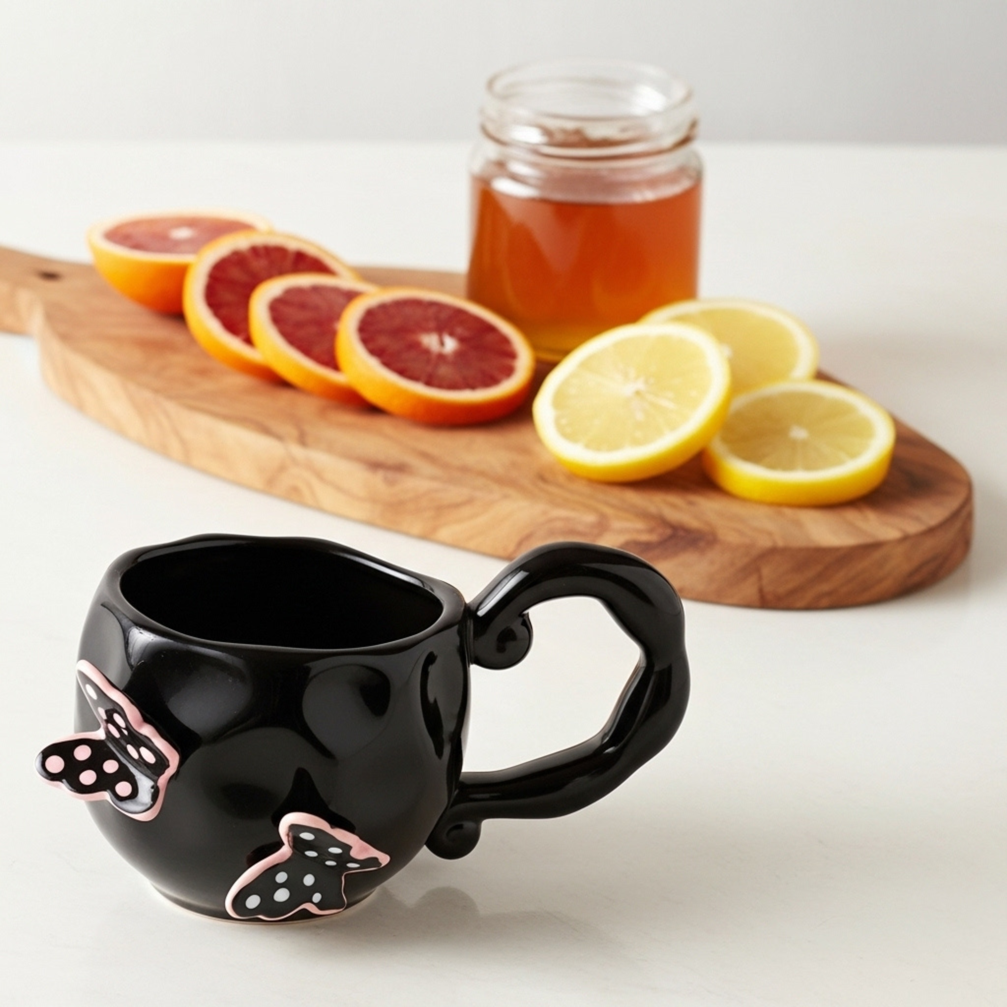 Mug Céramique Papillons Noir – Anse Sculptée | Fiolla Home