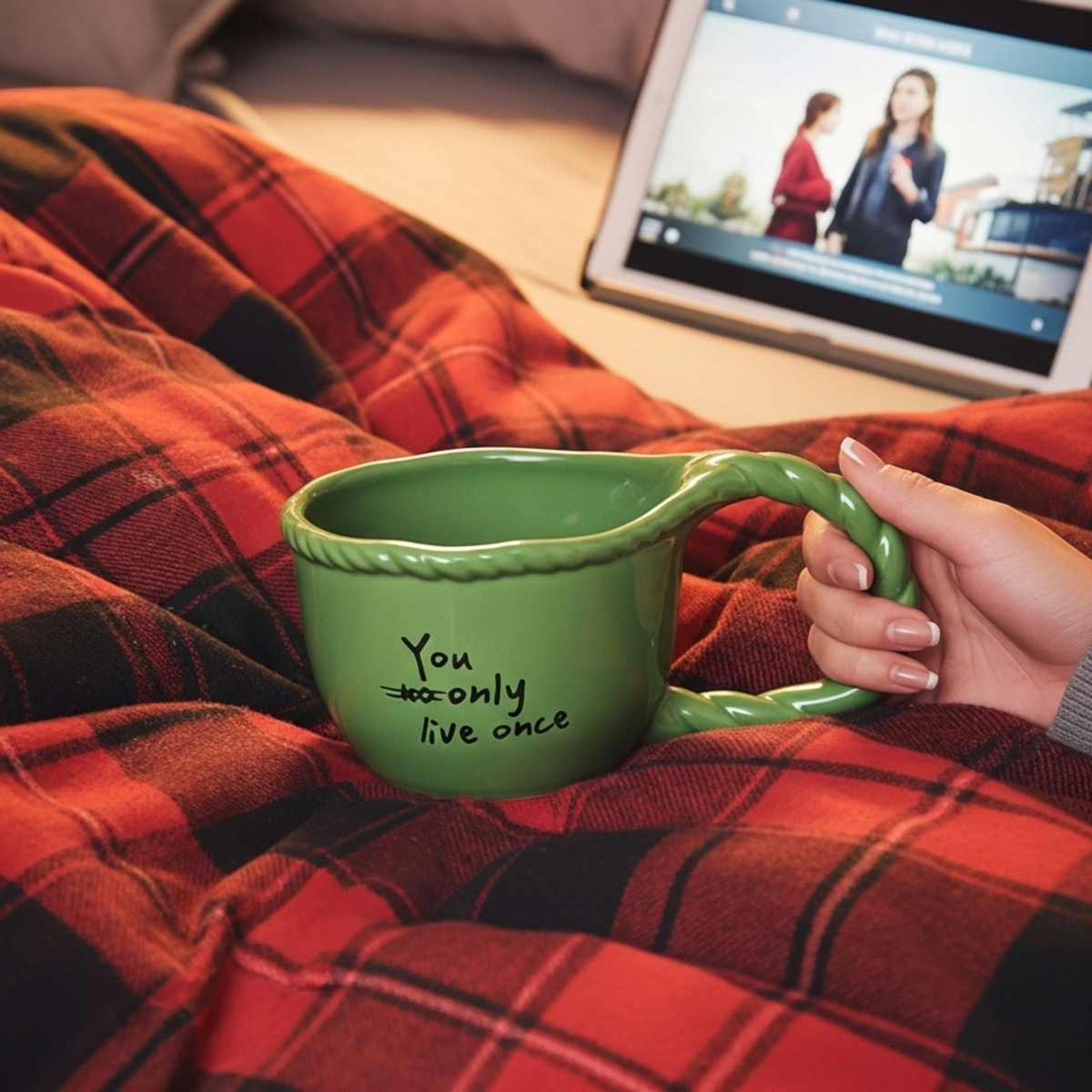 Mug en céramique vert – Anse torsadée & “You only live once” | Fiolla Home