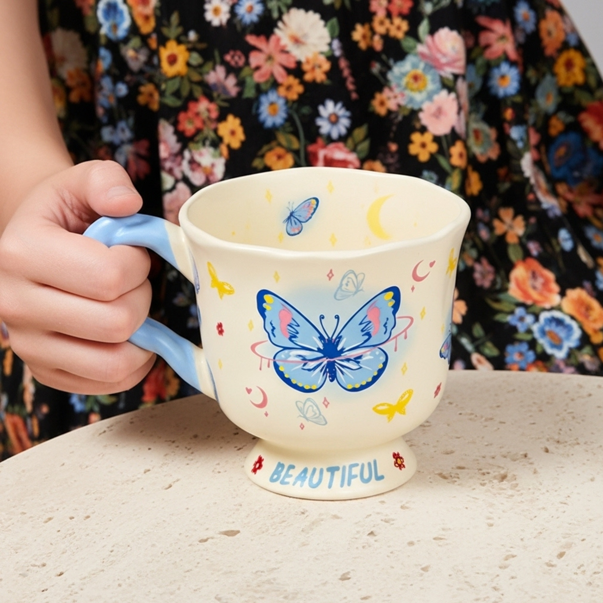 Mug papillon bleu “Beautiful” – Céramique base évasée | Fiolla Home