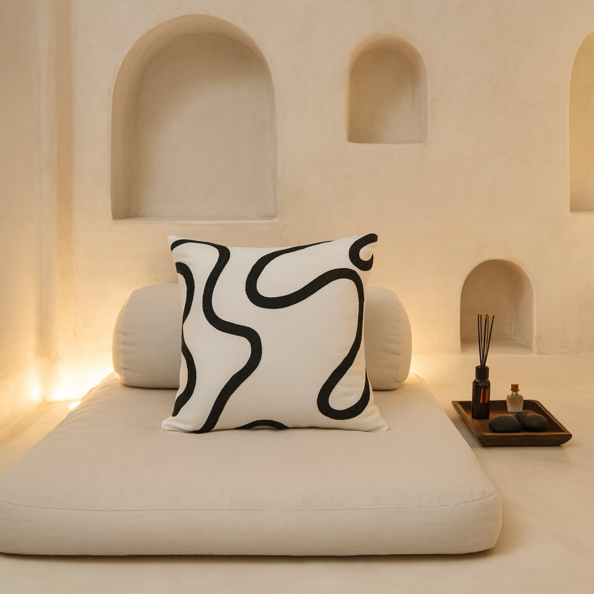 Coussin Moderne Tunisie – Motif Abstrait Noir & Blanc | Fiolla Home