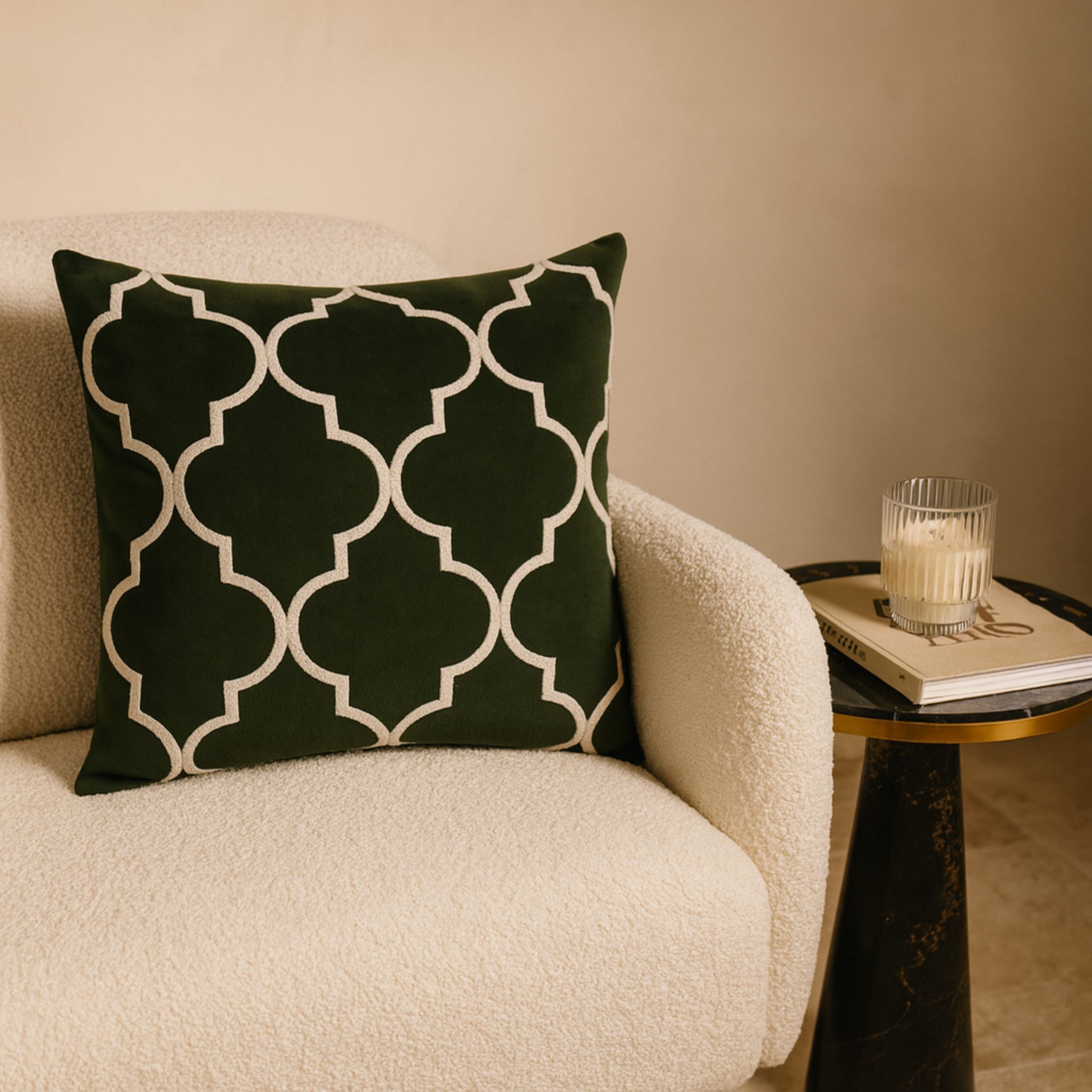 Coussin Vert Tunisie – Treillis Arabesque Zellige en Velours | Fiolla Home