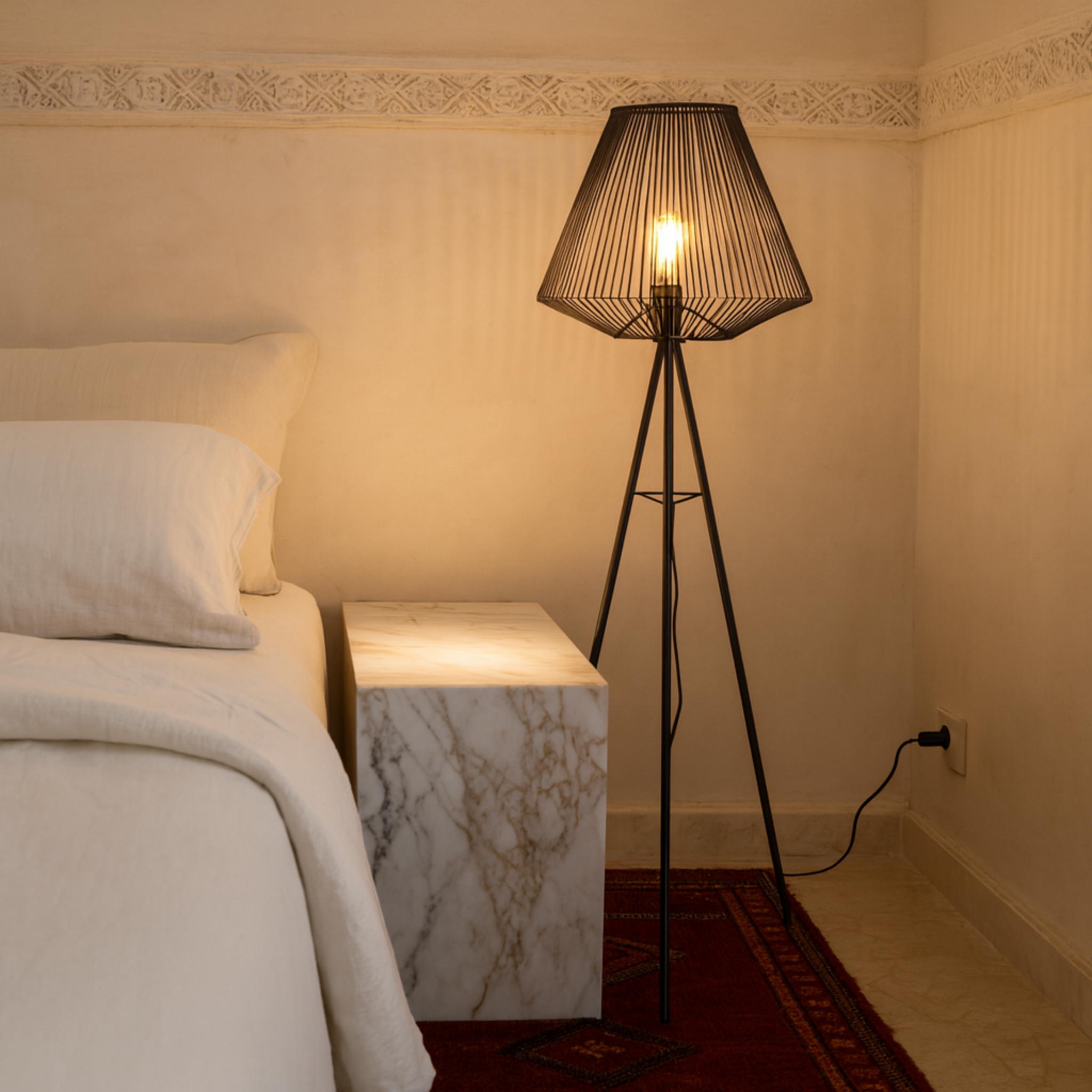 Lampadaire noir Tunisie trépied design | Style industriel | Fiolla Home