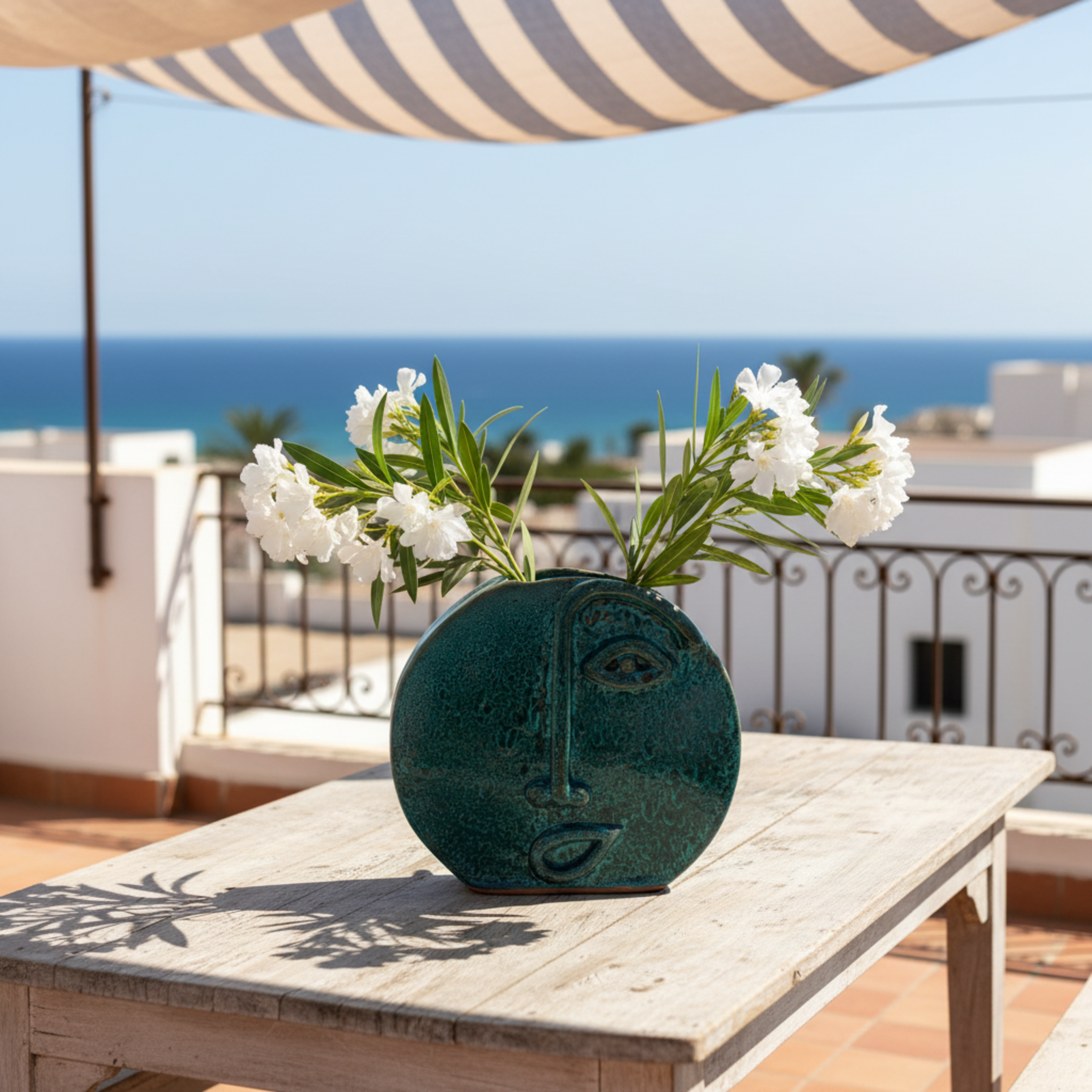 Vase Visage en Céramique Émeraude – Style Tunisien