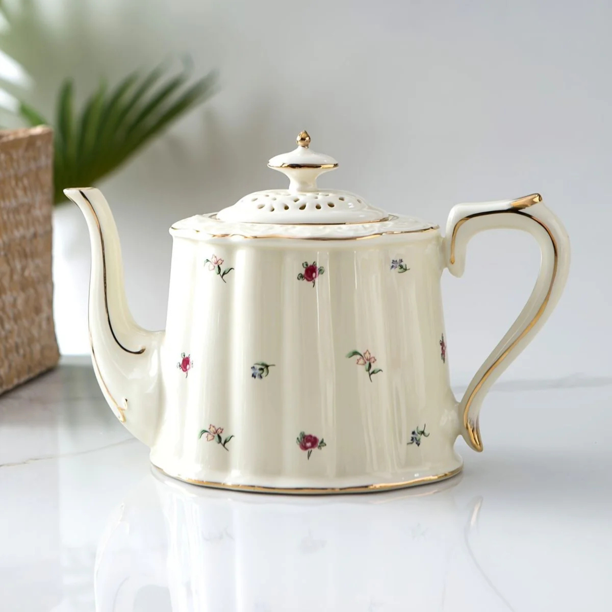 Service à Thé/Café au Lait – Porcelaine Fleurie Bord Doré | Fiolla Home Tunisie