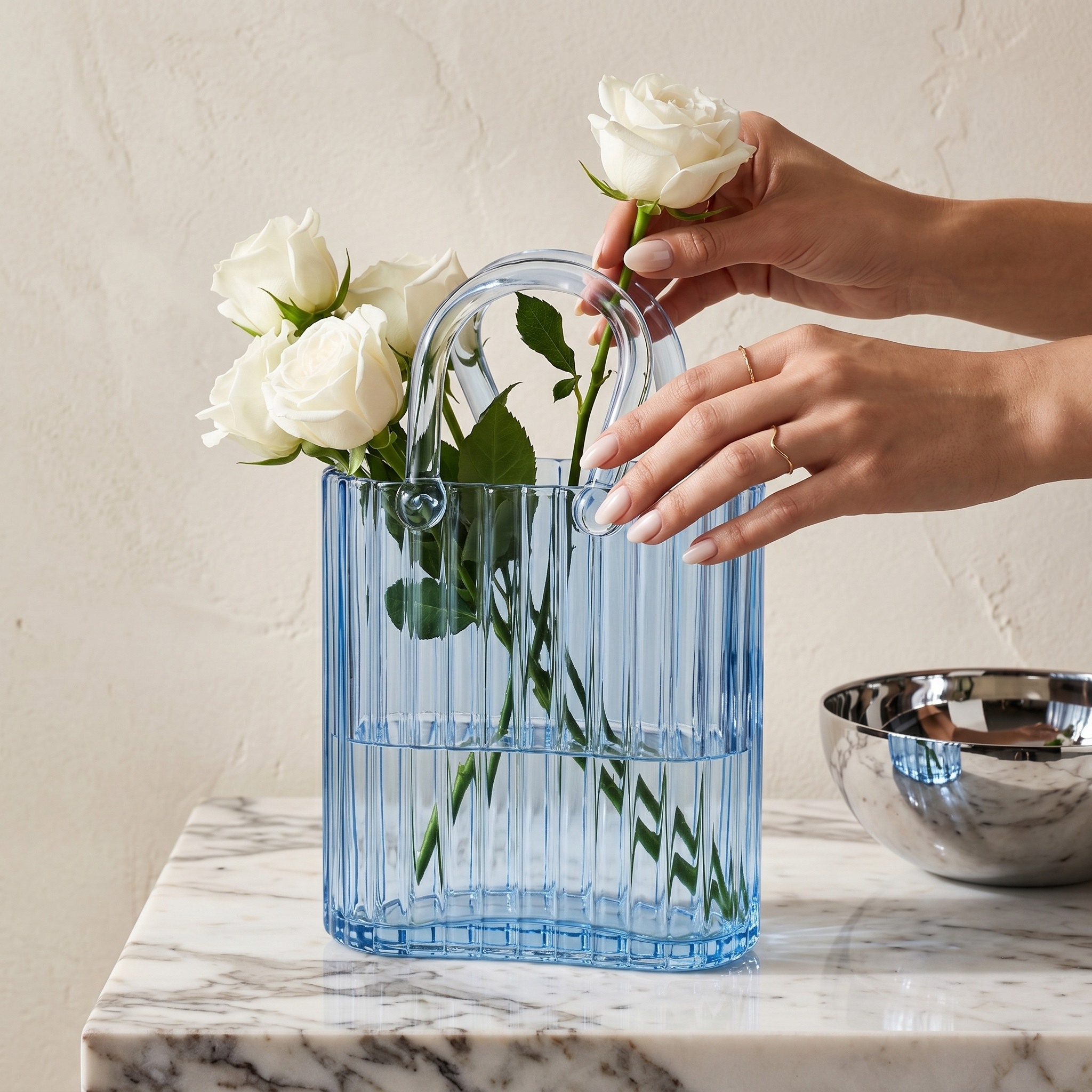 Vase Forme Sac Verre Bleu Côtelé Bleu Sidi Bou Saïd Tunisie | Fiolla Home