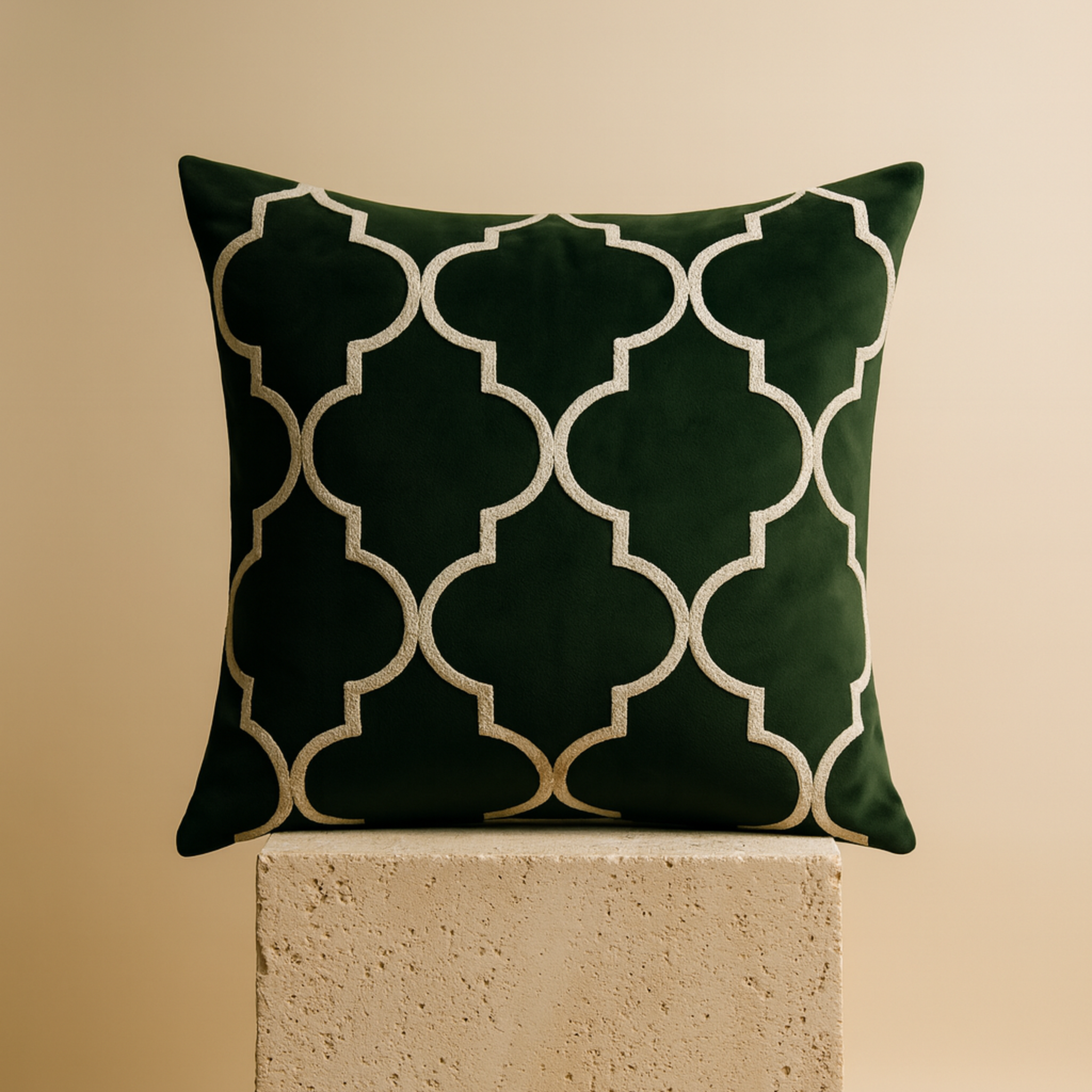 Coussin Vert Tunisie – Treillis Arabesque Zellige en Velours | Fiolla Home