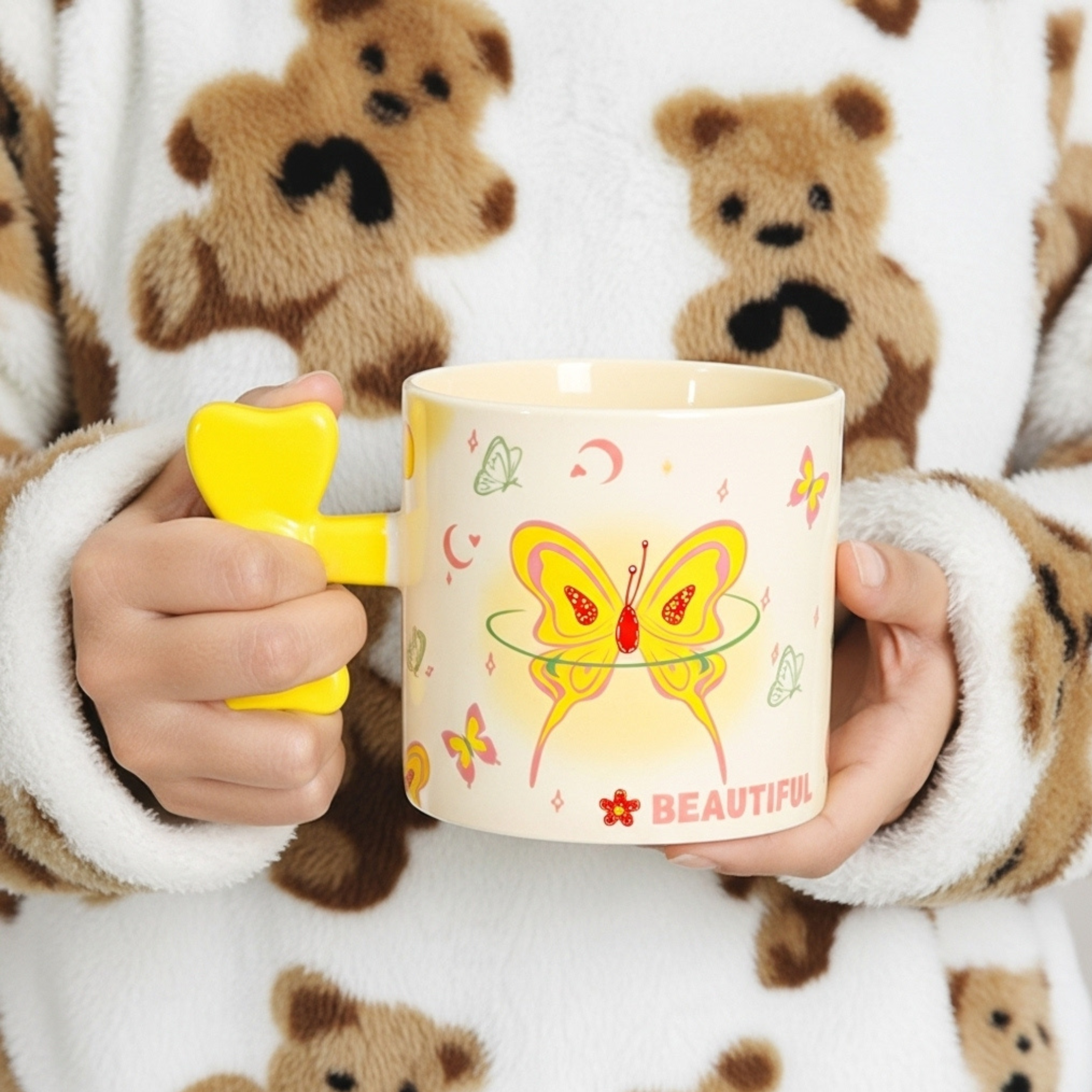 Mug papillon jaune – Anse nœud 3D “Beautiful” | Fiolla Home