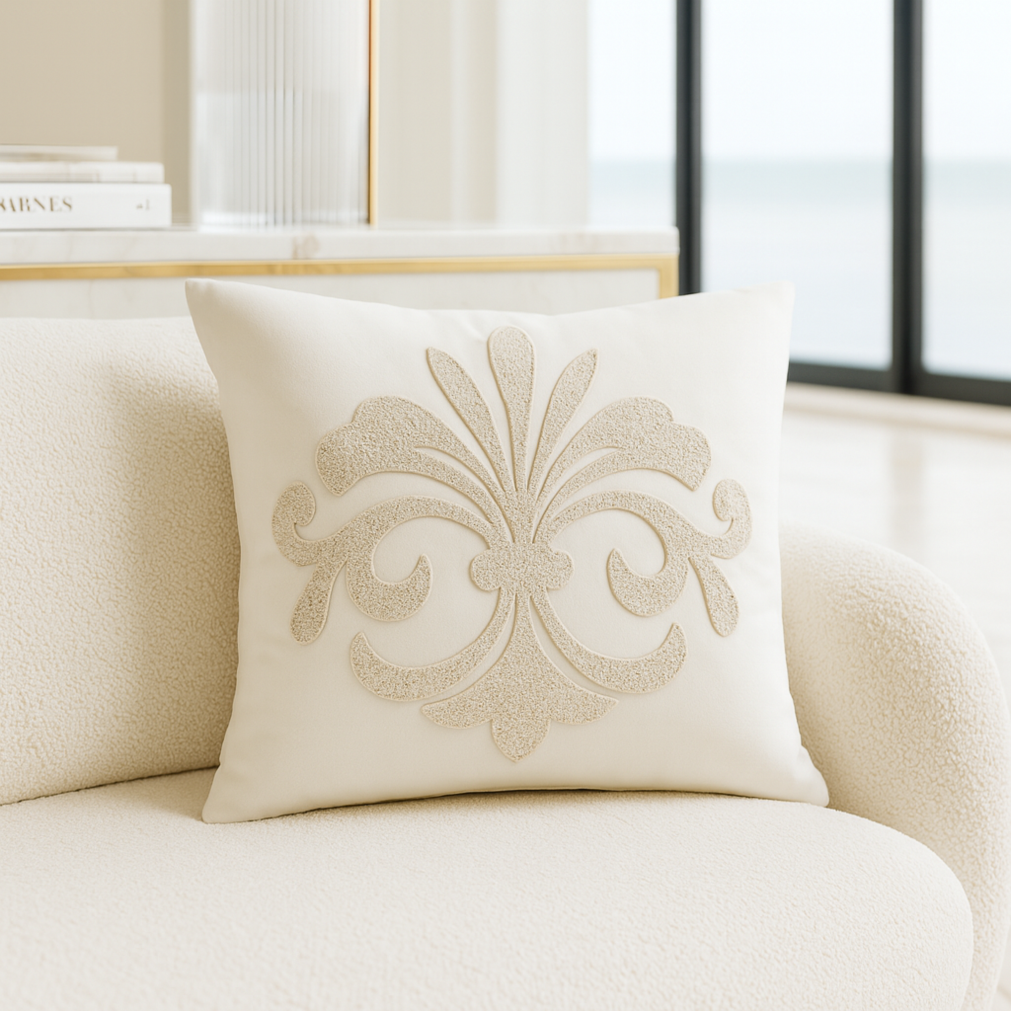 Coussin Décoratif Beige – Motif Fleur de Lys | Fiolla Home