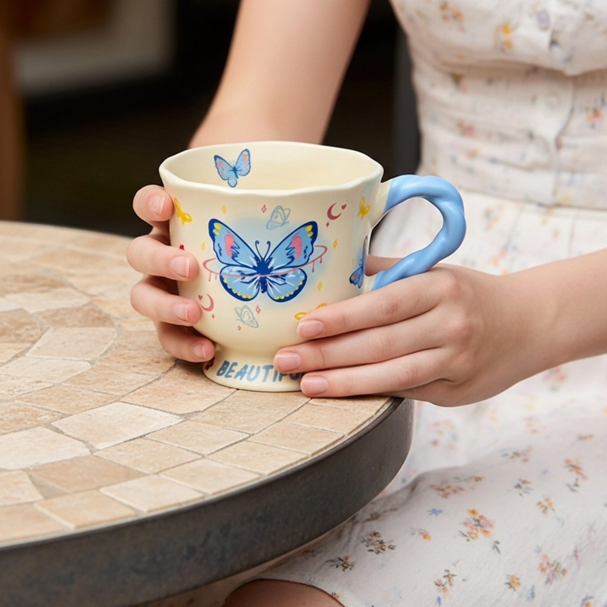 Mug papillon bleu “Beautiful” – Céramique base évasée | Fiolla Home