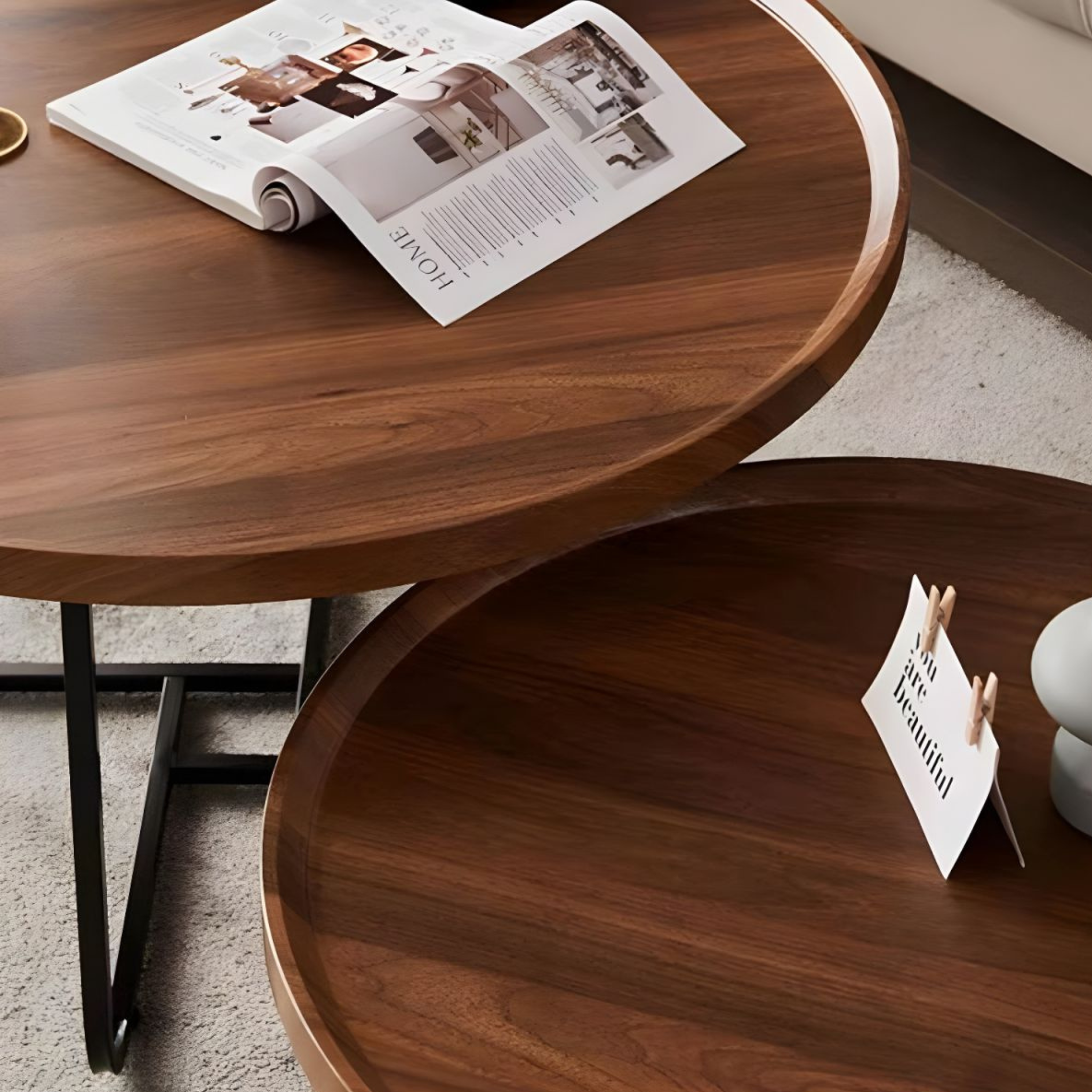 Tables Basses Rondes Design – Bois Foncé & Pieds Métalliques | Fiolla Home Tunisie