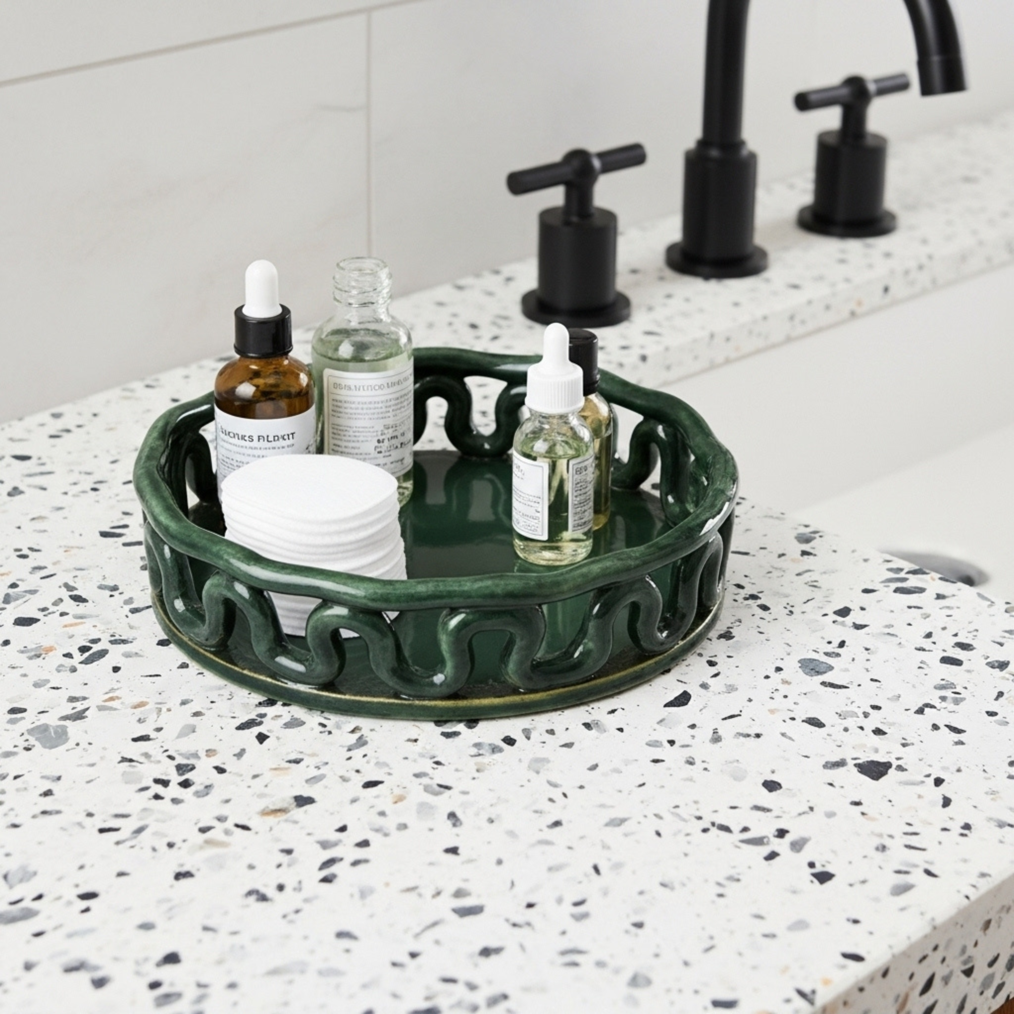 Plateau en céramique Handmade – Rond ajouré, multi-usage