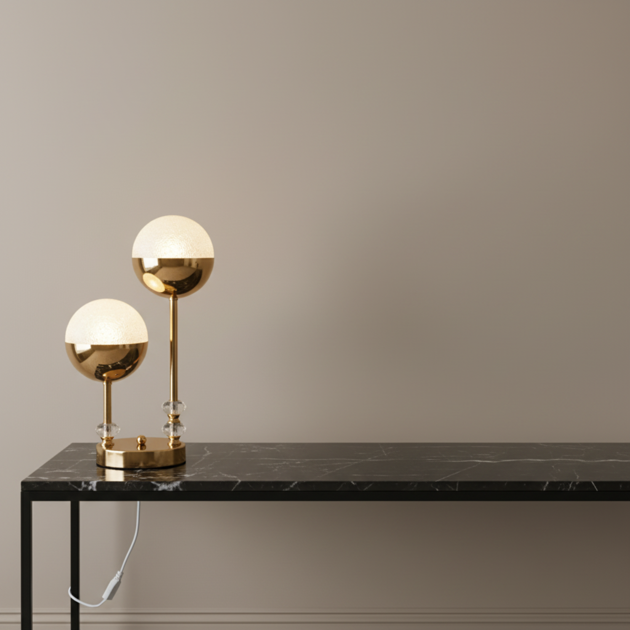 Lampe de Chevet Double Globe Doré – Design Moderne & Élégant