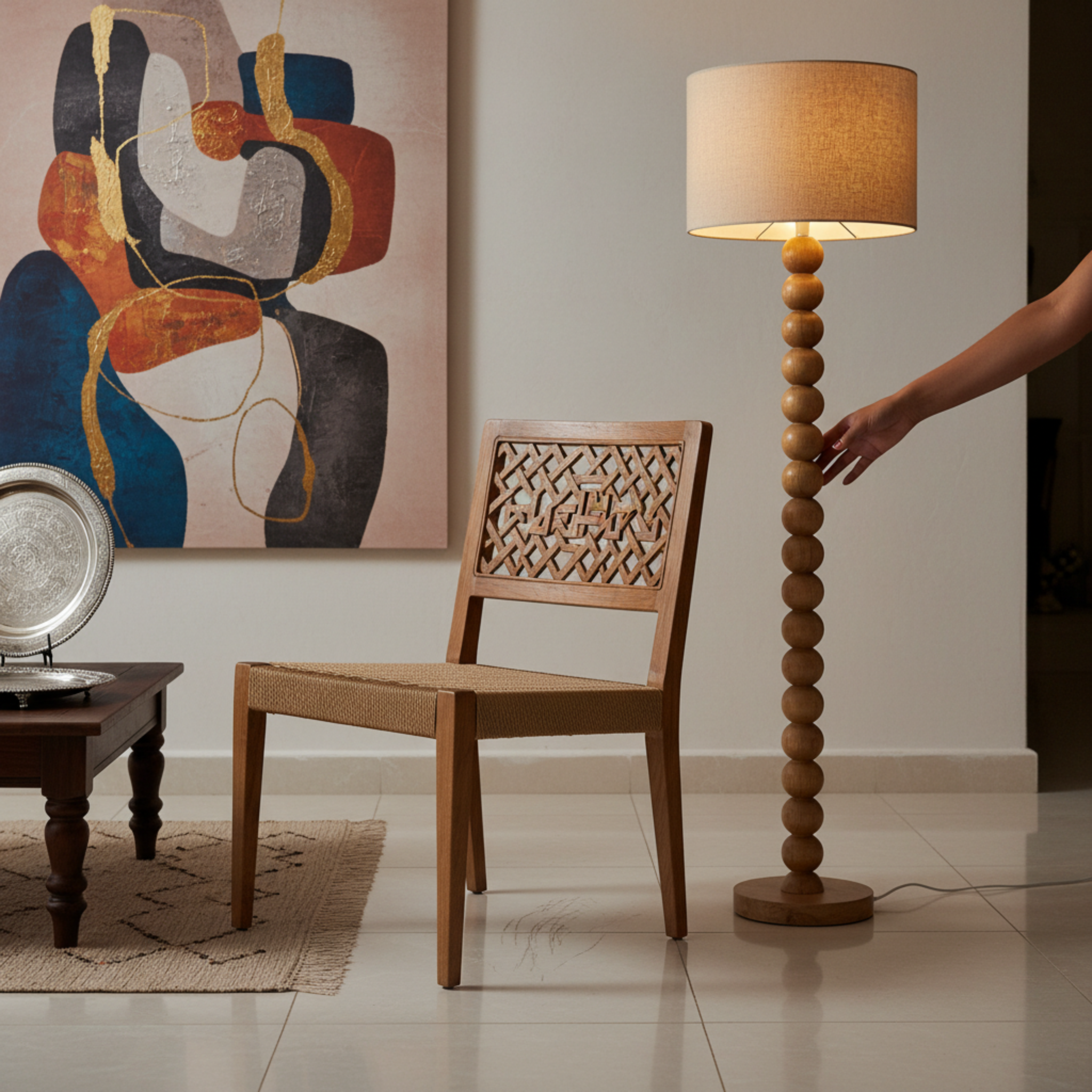 Lampadaire Artisanal en Bois Rouge – Sculpture Fait Main Luxe Tunisie