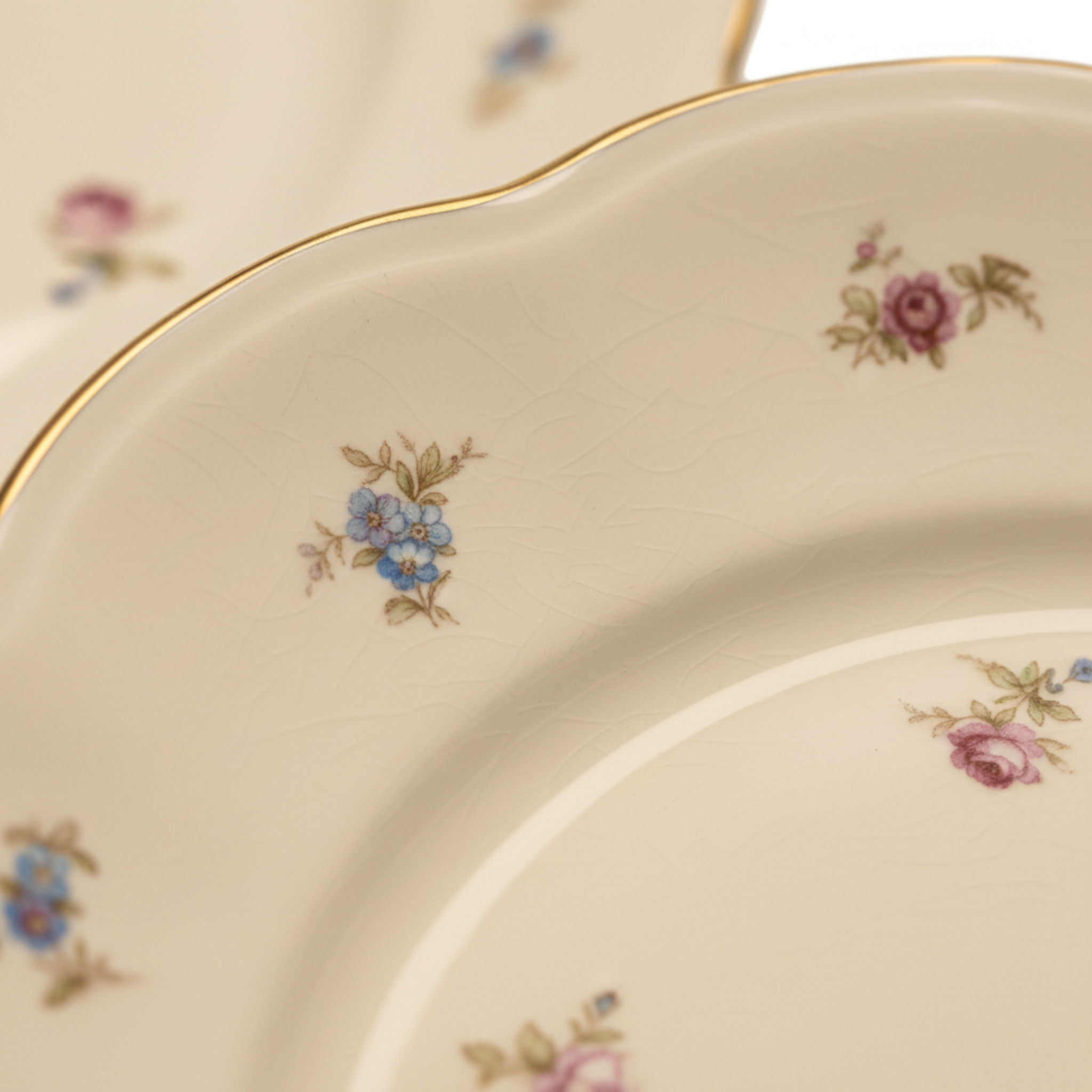 Service Petit Déjeuner 29 Pièces - Porcelaine Motif Floral & Or