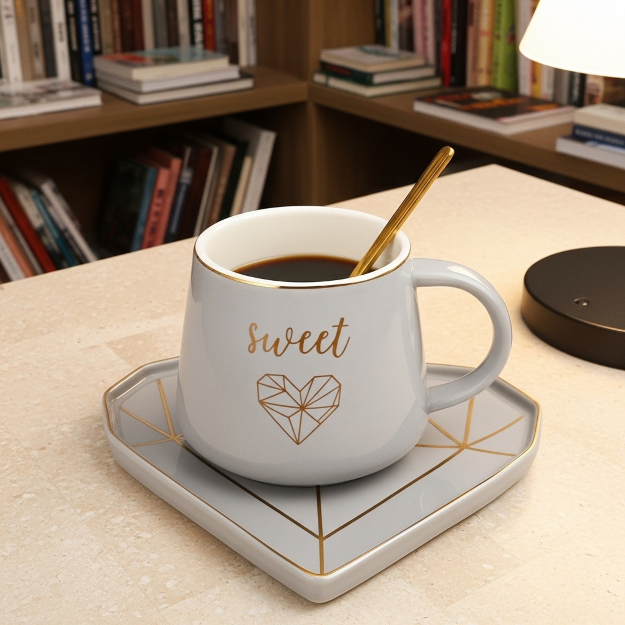 Mug Sweet en Céramique – Avec Cuillère et Sous-Tasse Dorée