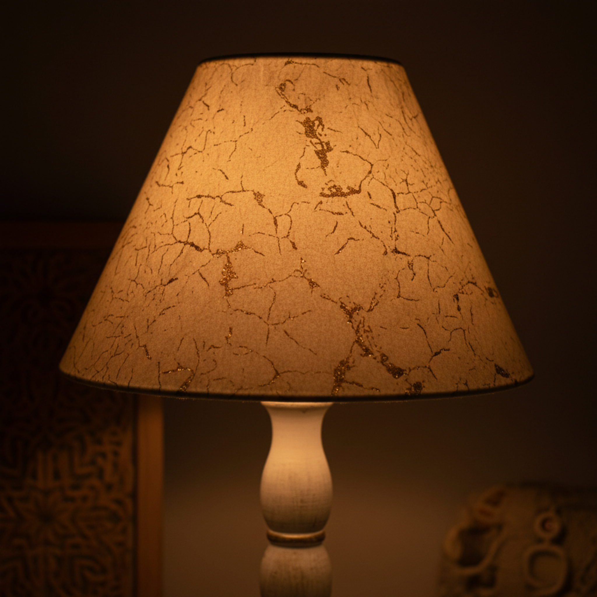 Lampe en Bois Tourné Artisanal – Finition Craquelée Or & Blanc (Pièce Unique)