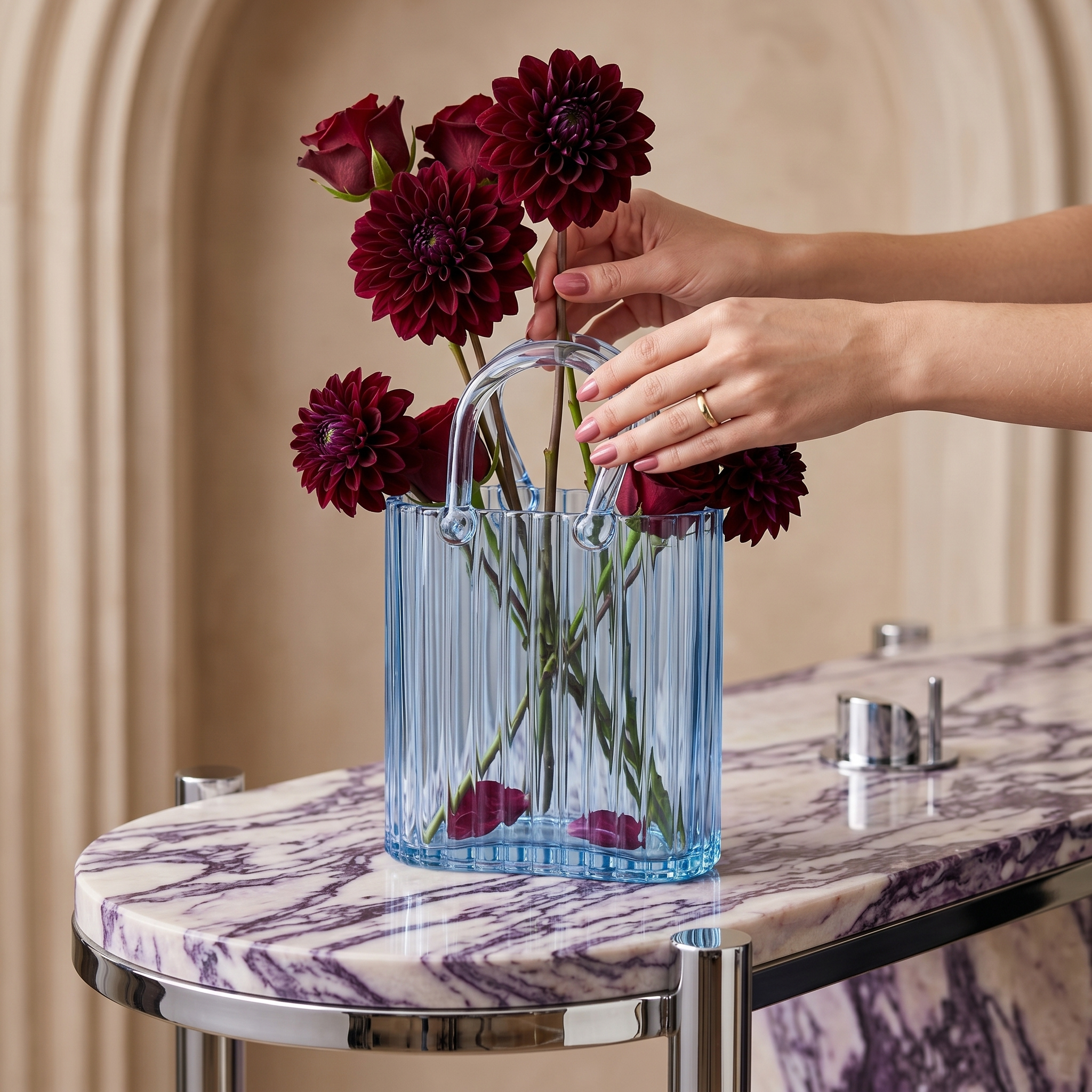 Vase Forme Sac Verre Bleu Côtelé Bleu Sidi Bou Saïd Tunisie | Fiolla Home
