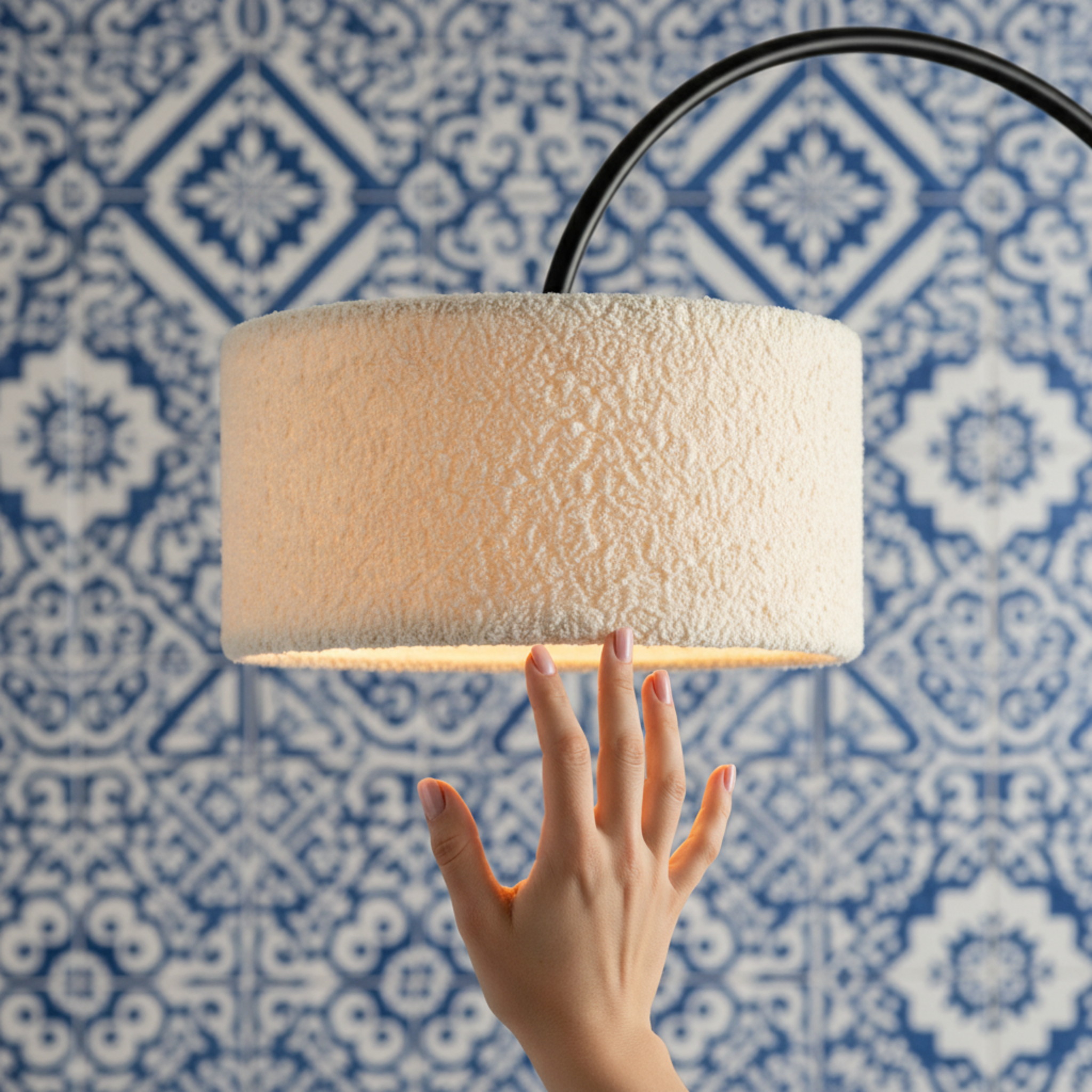 Lampadaire Girafe Design – Arc Métal & Abat-Jour Tissu Bouclette