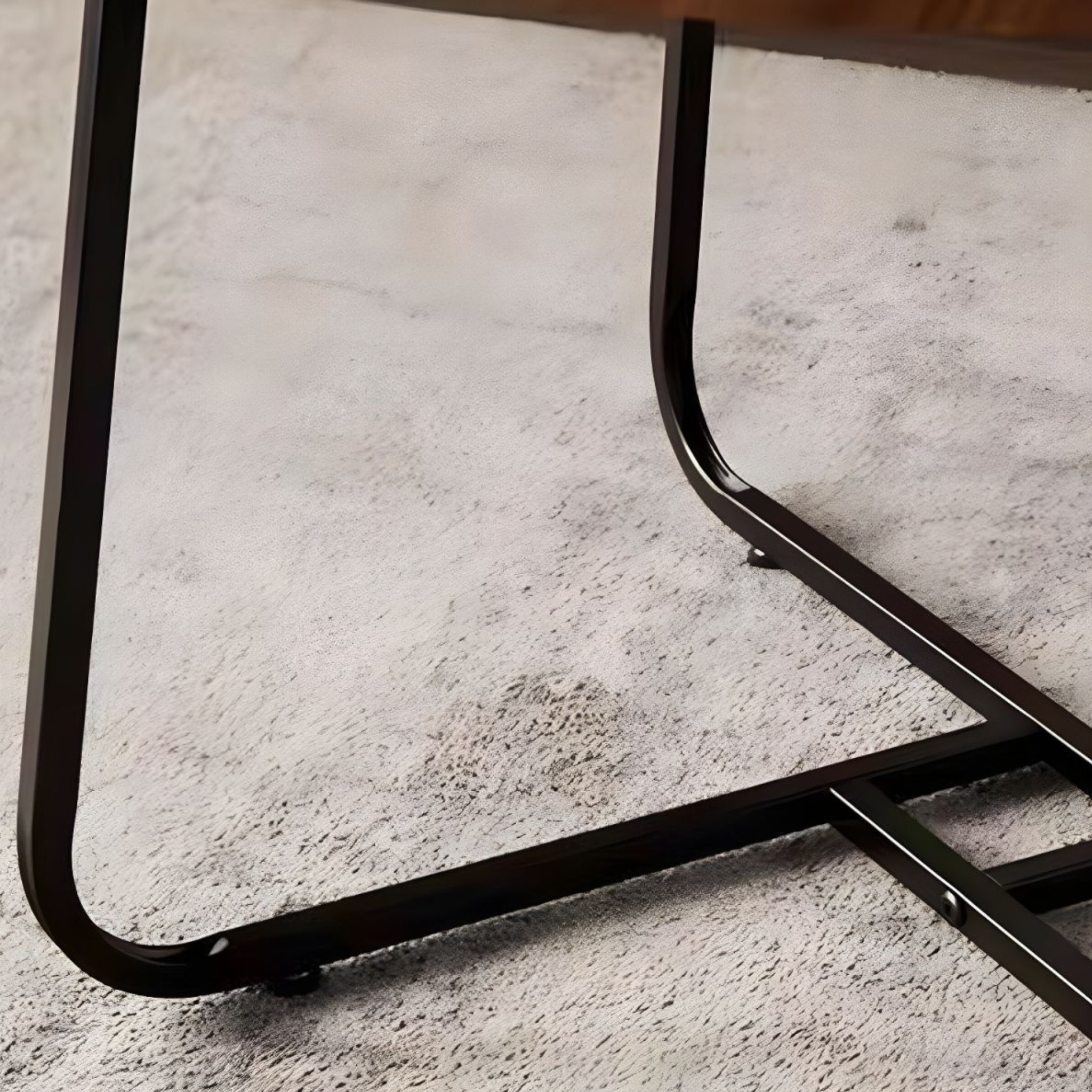 Tables Basses Rondes Design – Bois Foncé & Pieds Métalliques | Fiolla Home Tunisie