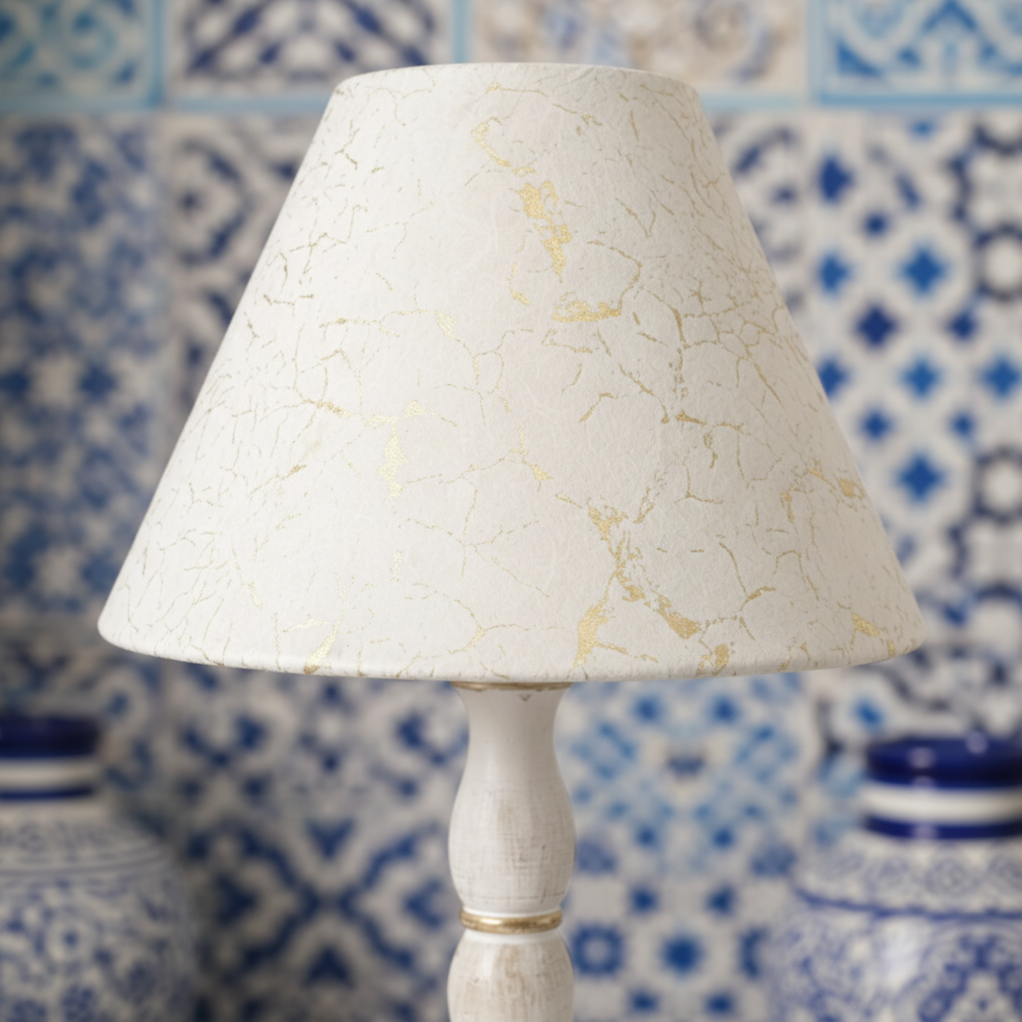 Lampe en Bois Tourné Artisanal – Finition Craquelée Or & Blanc (Pièce Unique)