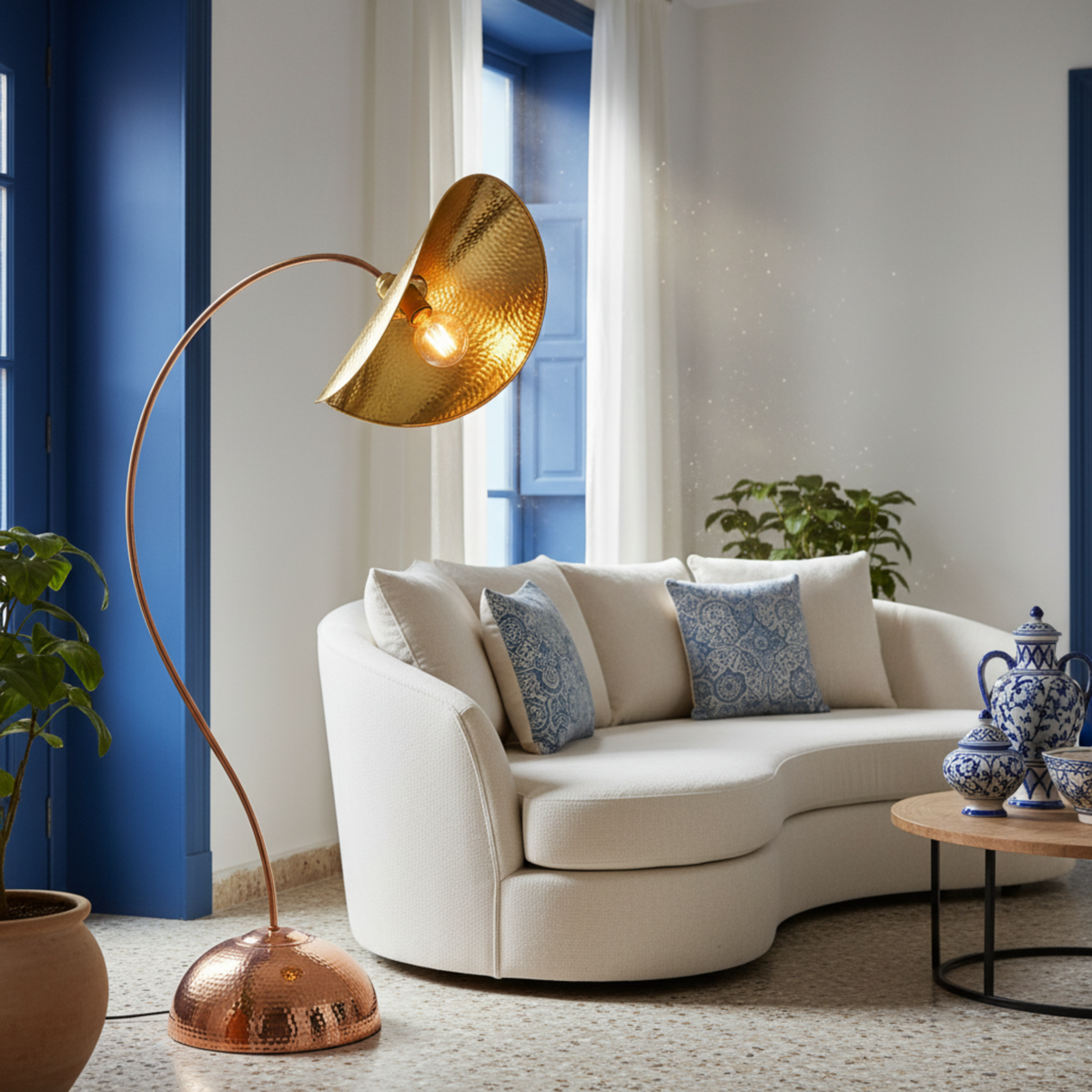 Lampadaire Arc Cuivre Martelé Fait Main Artisanal | Fiolla Home