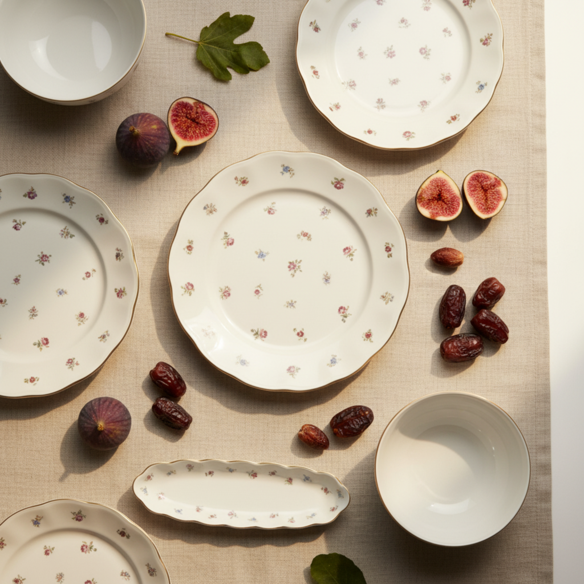 Service Petit Déjeuner 29 Pièces - Porcelaine Motif Floral & Or