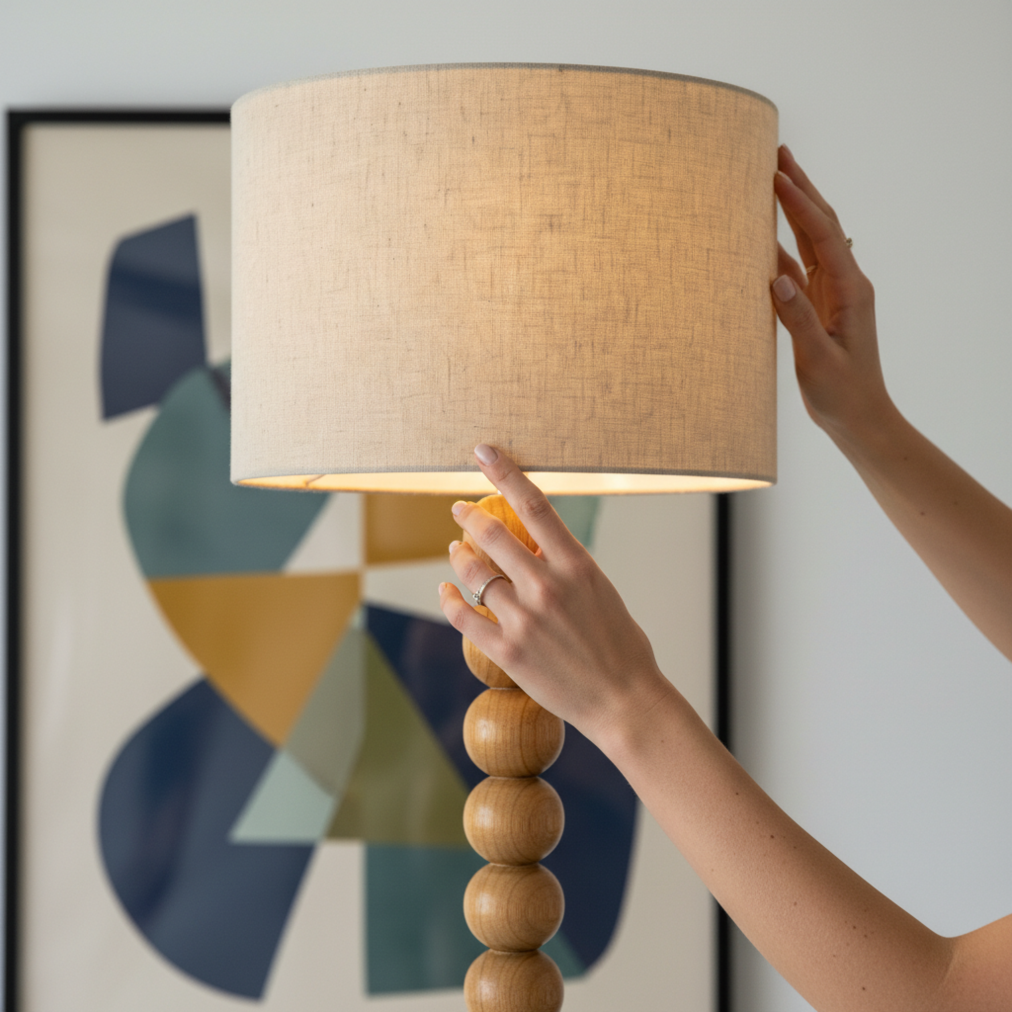 Lampadaire Artisanal en Bois Rouge – Sculpture Fait Main Luxe Tunisie