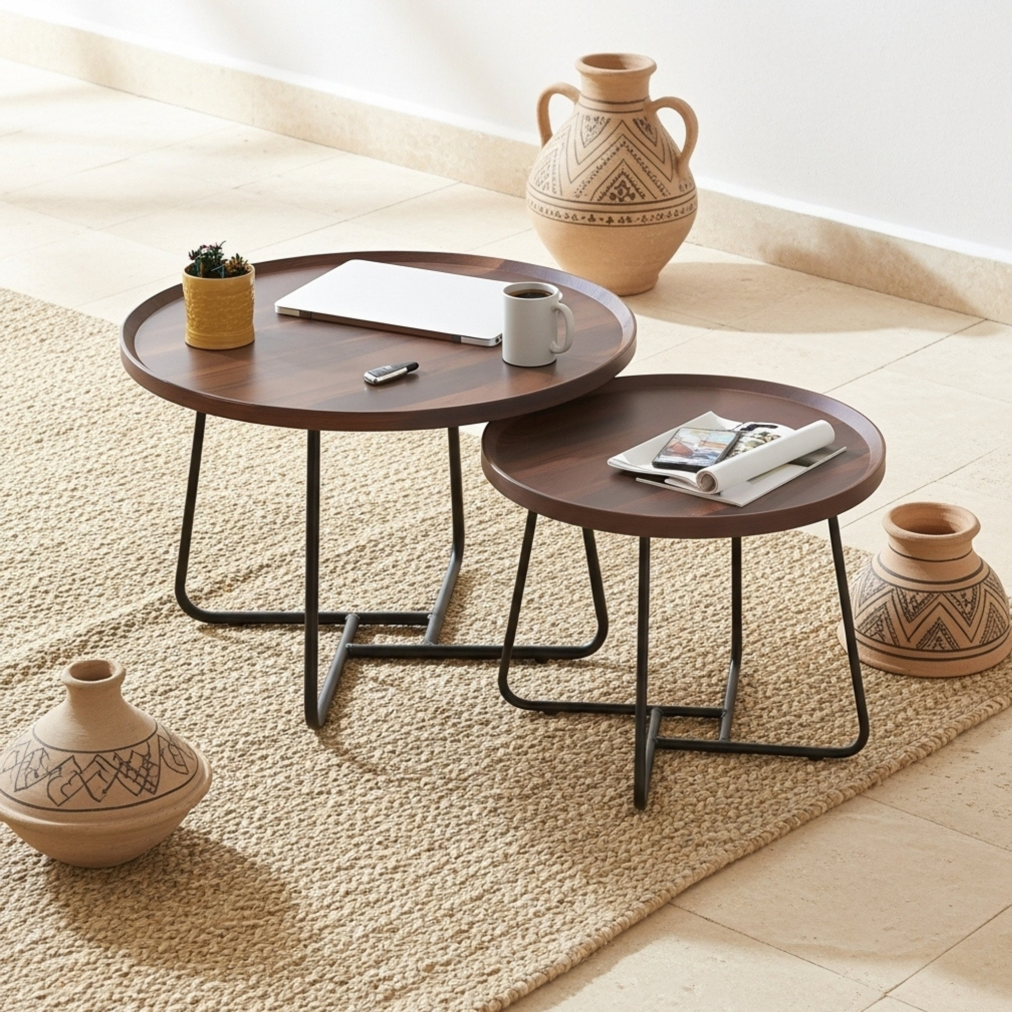 Tables Basses Rondes Design – Bois Foncé & Pieds Métalliques | Fiolla Home Tunisie