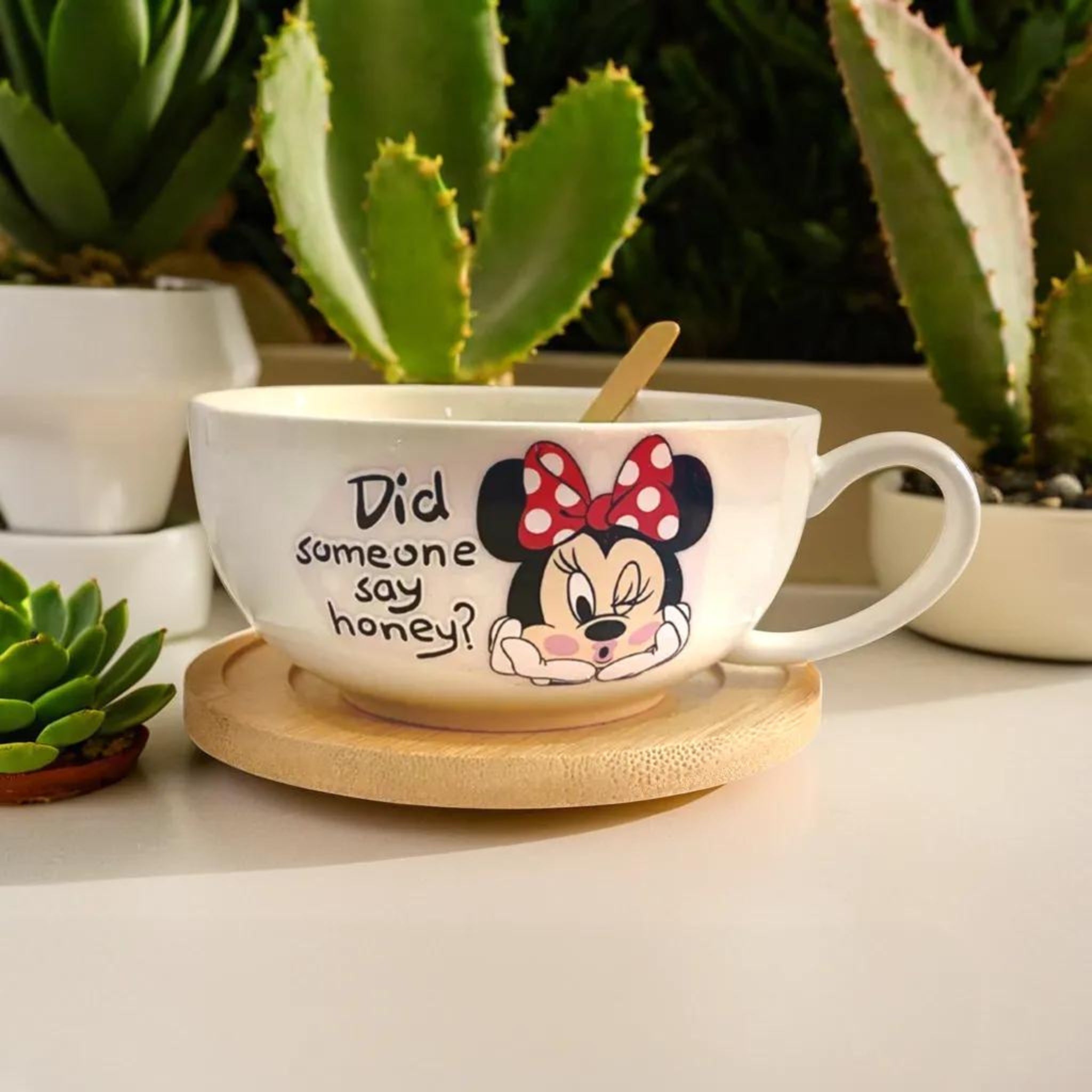 mug disney magique avec cuillère en or et sous-tasse en bois naturel