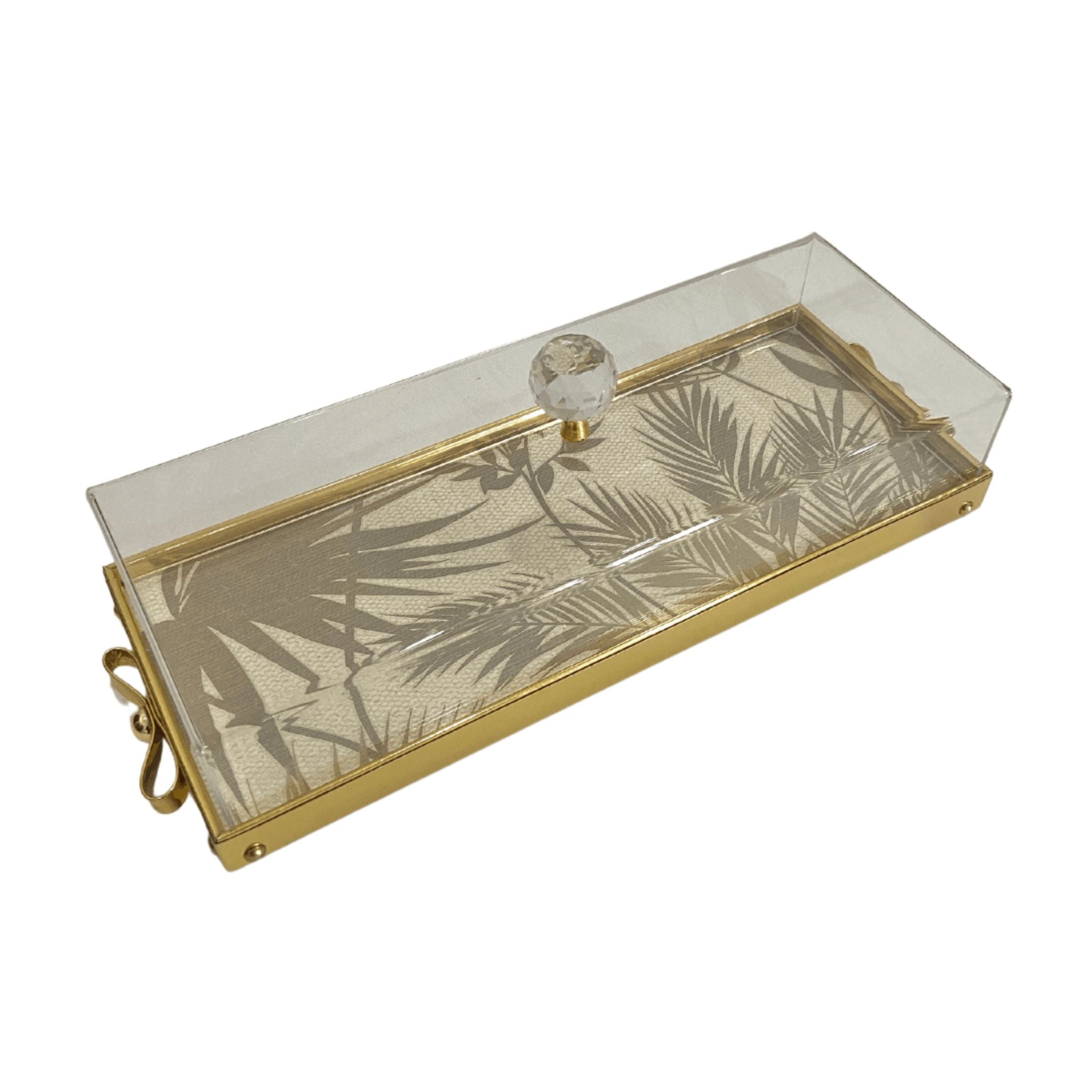 Plateau rectangulaire doré avec couvercle transparent en plexi et motifs végétaux, poignée en cristal.