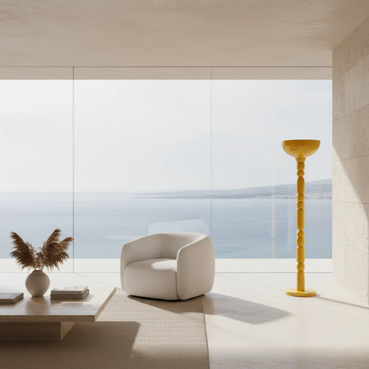 Lampadaire jaune près d'un fauteuil blanc dans un salon avec baie vitrée sur la mer