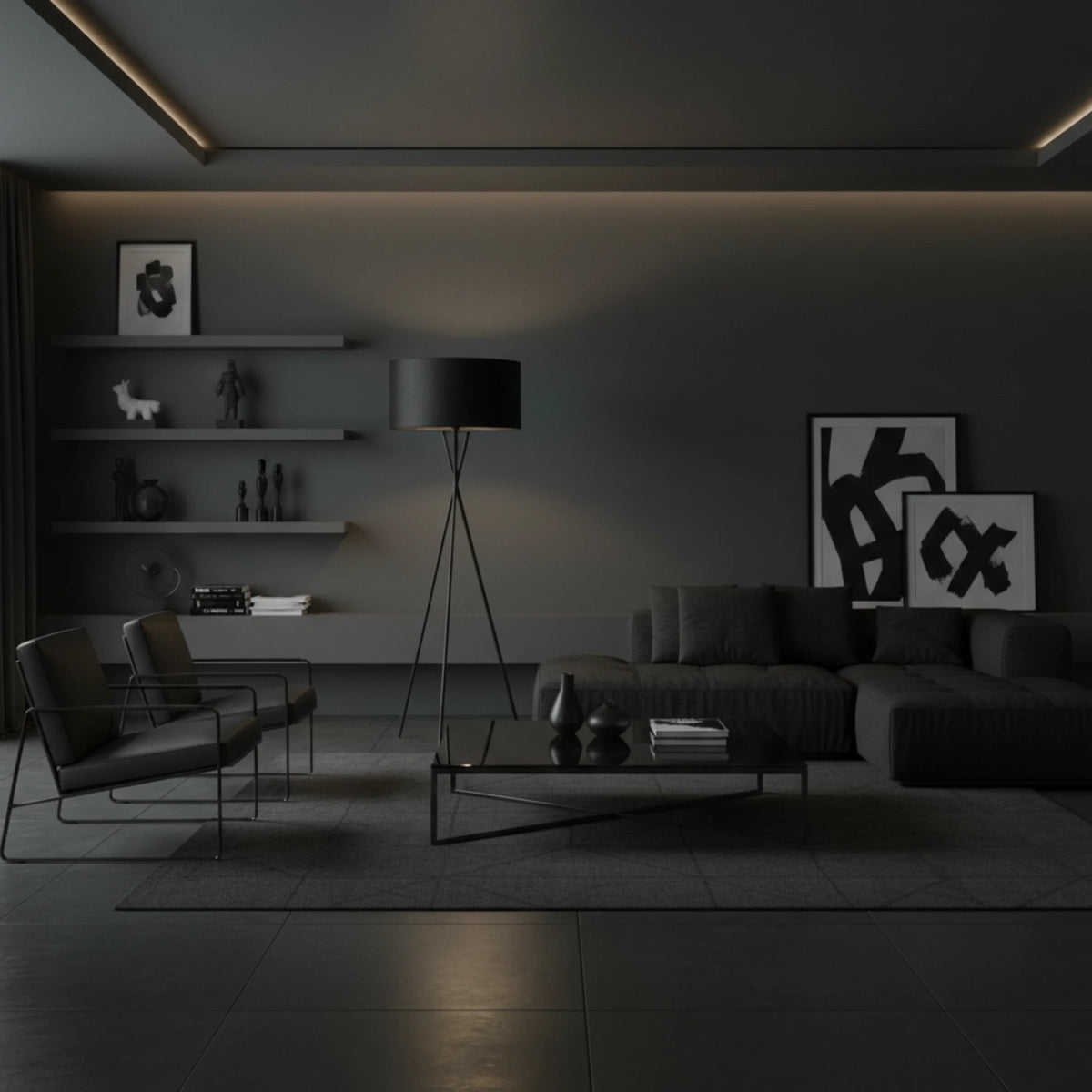Lampadaire noir dans un salon contemporain aux tons sombres avec canapé gris, étagères murales et tableaux graphiques