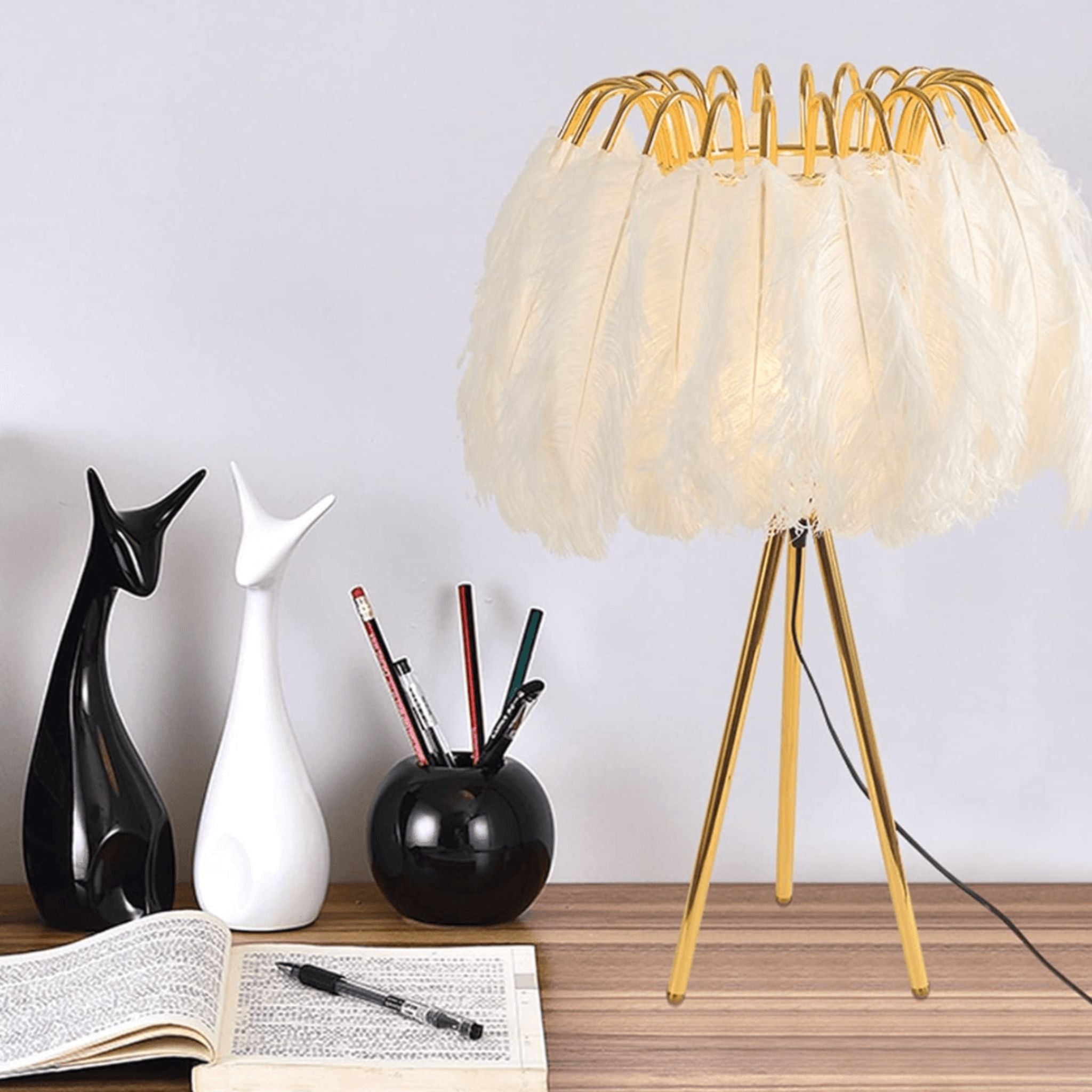 Lampe de Chevet en Plumes - Éclairage Doux et Luxueux | Fiolla Home - Fiolla Home