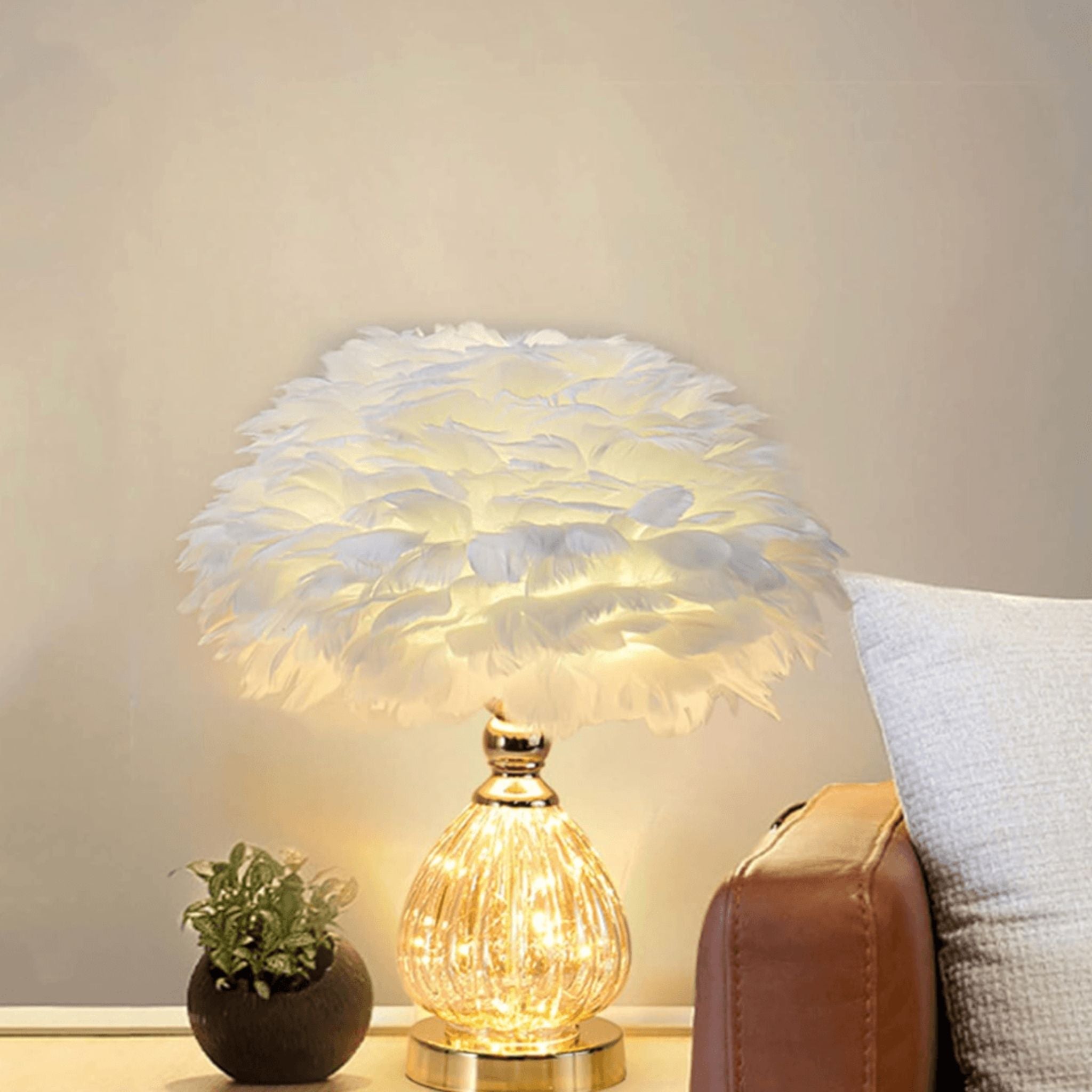 Lampe de Table en Plumes d'Autruche - Éclairage Luxueux et Élégant | Fiolla Home - Fiolla Home