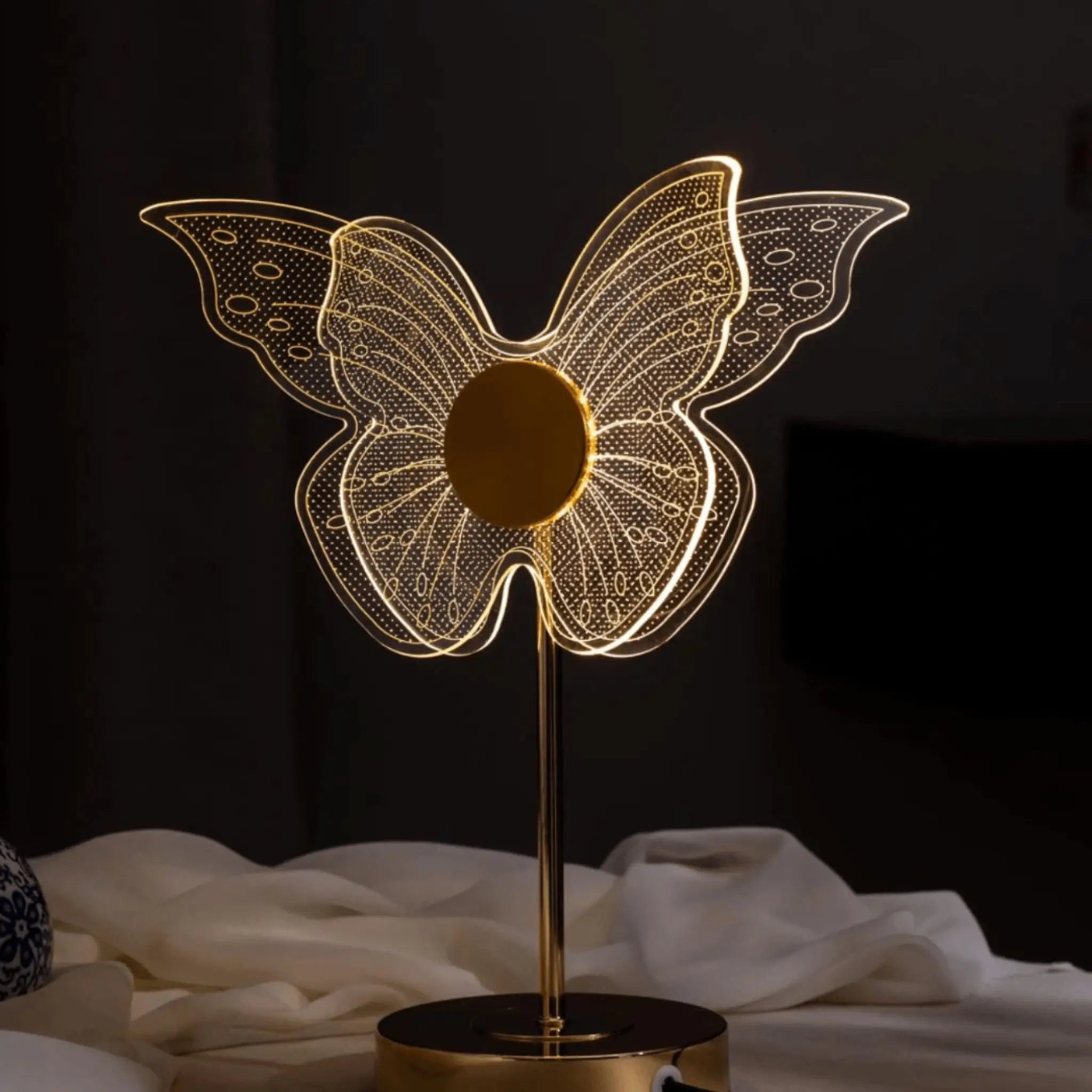 Lampe papillon design, parfaite pour ajouter une touche unique à votre décoration intérieure