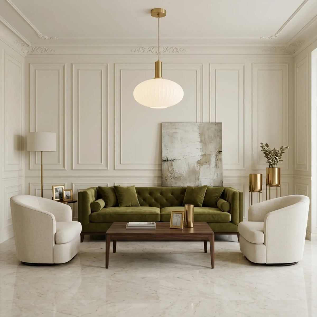 Lustre ovale en verre opale dans un salon à moulures, canapé en velours olive et fauteuils crème
