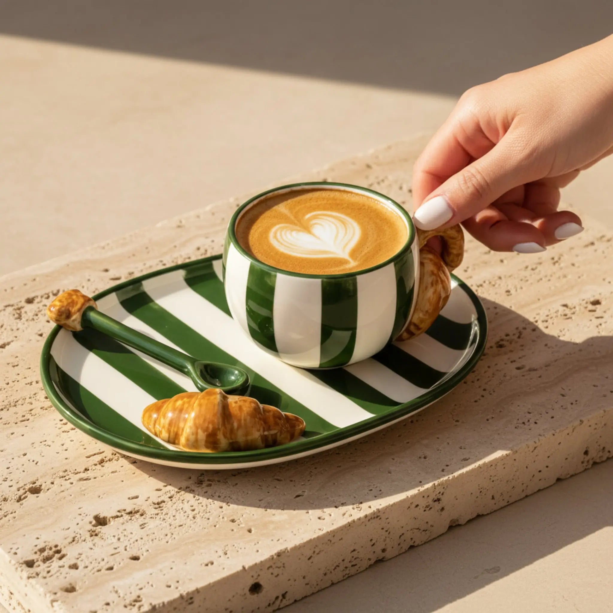 Set mug soucoupe cuillère croissant céramique rayé
vert fait main Tunisie — artisanal Fiolla Home