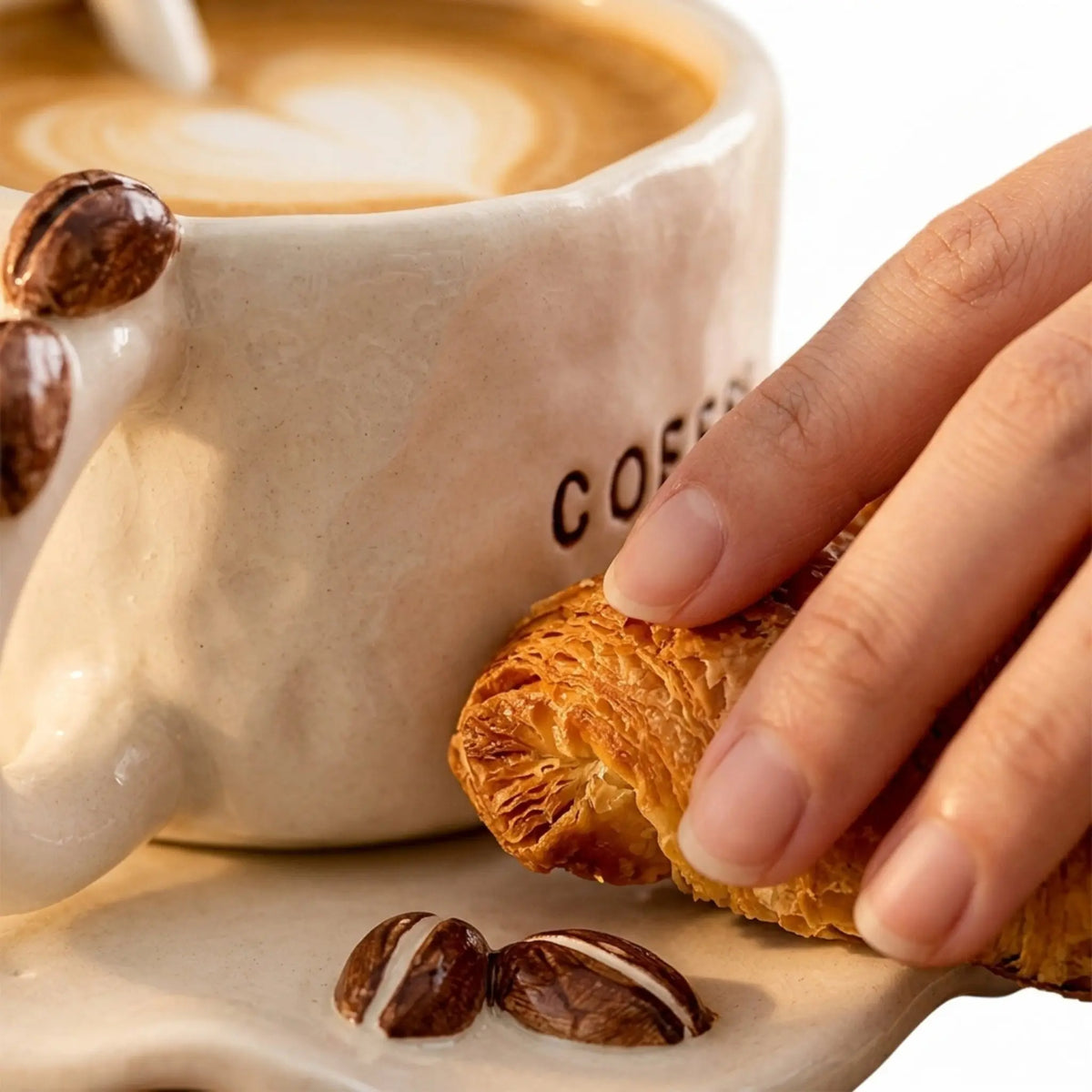 Mug café artisanal grains 3D céramique fait main
Tunisie jamais importé COFFEE gravé — Fiolla Home