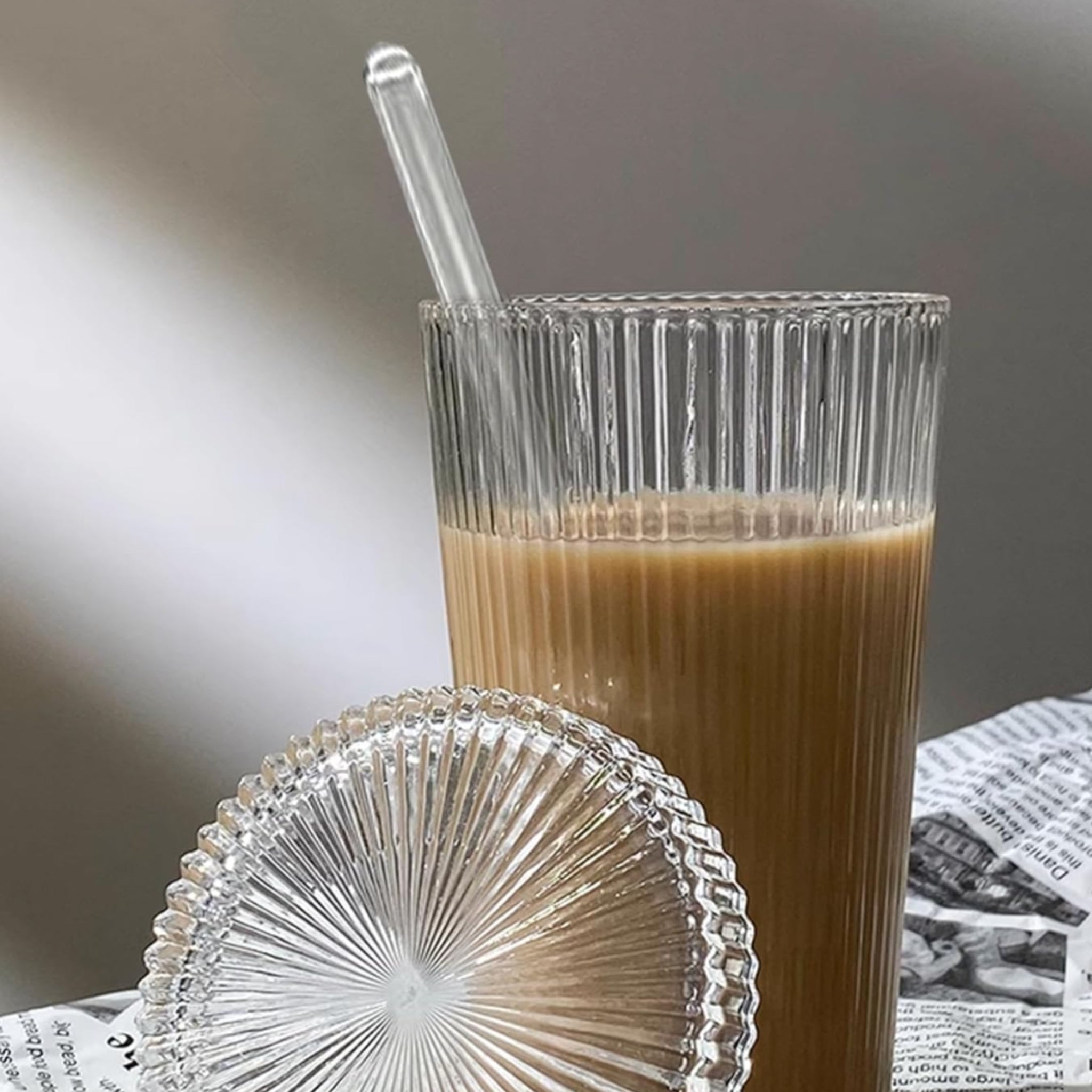 Mug en plexi à rayures avec paille et couvercle pour café glacé