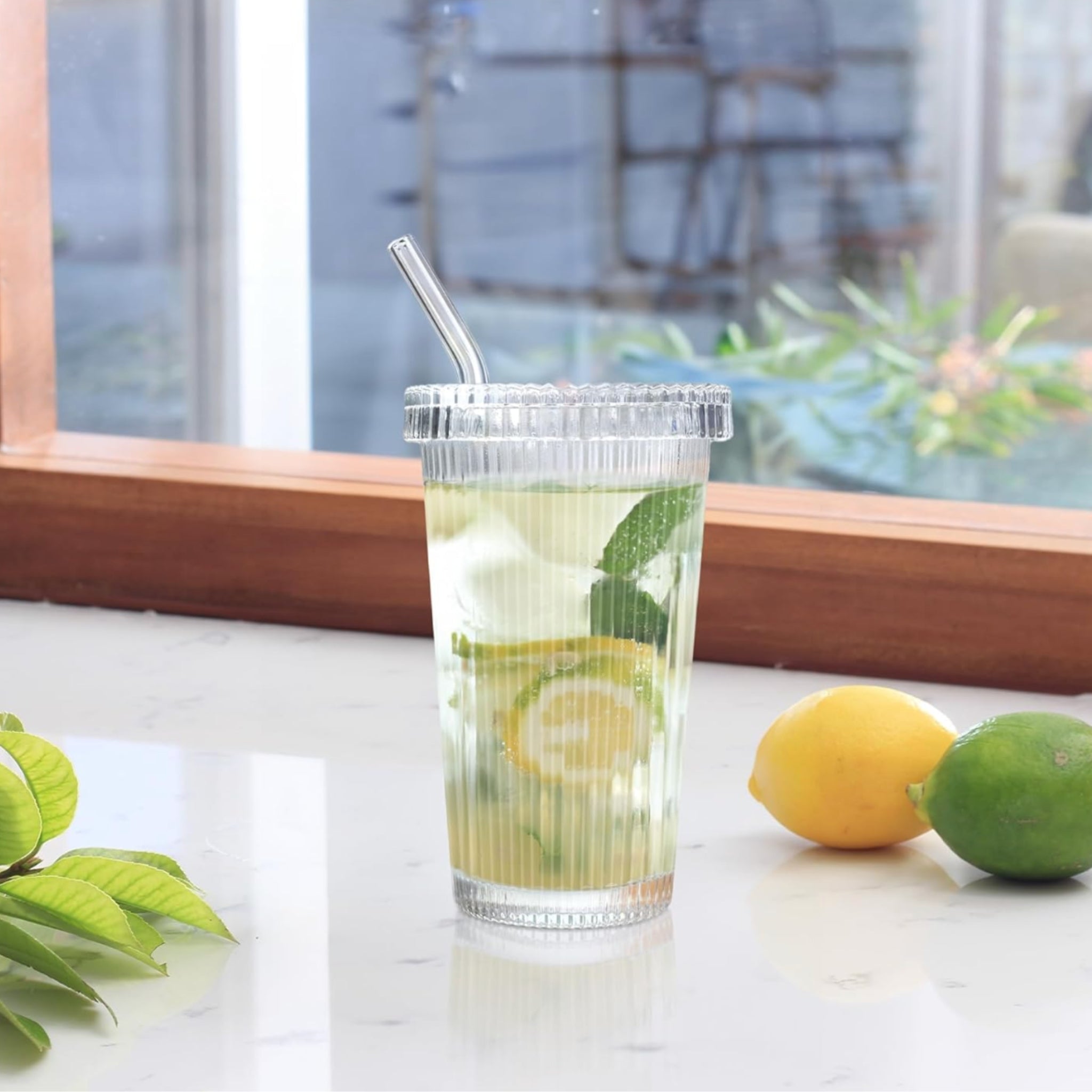 LORESJOY Lot De 2 Tasses En Verre Cristal Rayé Élégant 500 Ml – Avec Couvercle Hermétique, Paille Réutilisable Et Large Goulot – Idéal Pour Café Glacé, Jus, Smoothie, Cocktails Et Boissons Fraîches