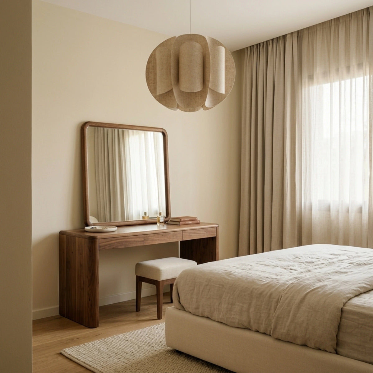 Suspension design pour salon avec arche en bois en Tunisie