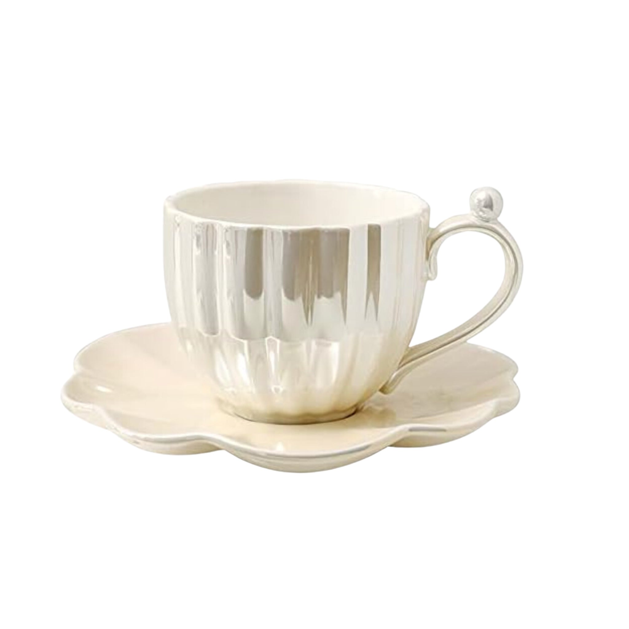 Tasse en céramique élégante avec soucoupe assortie
